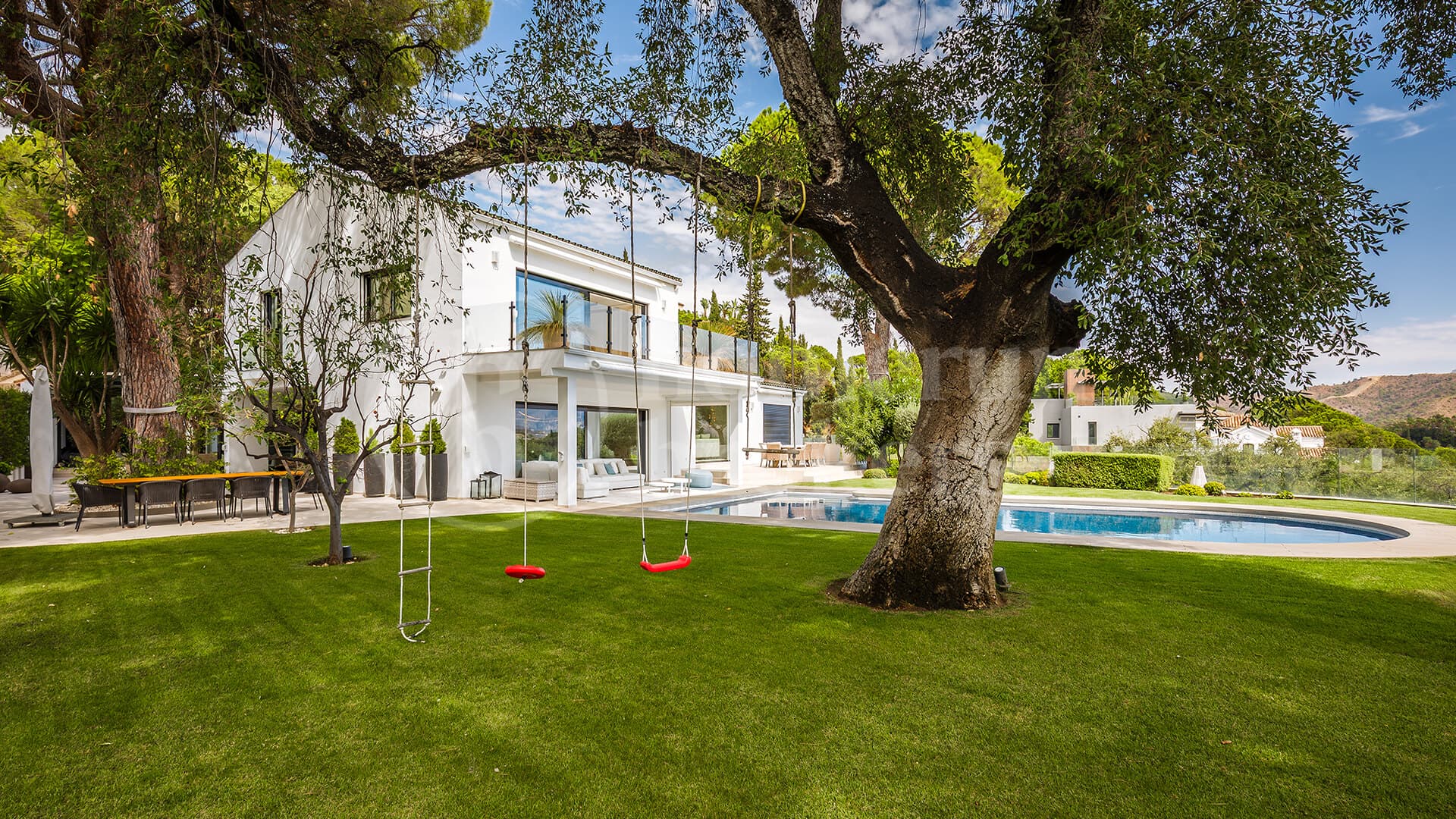 Villa Magnolia - Renovated Villa with Panoramic Sea Views in El Madroñal, Benahavís