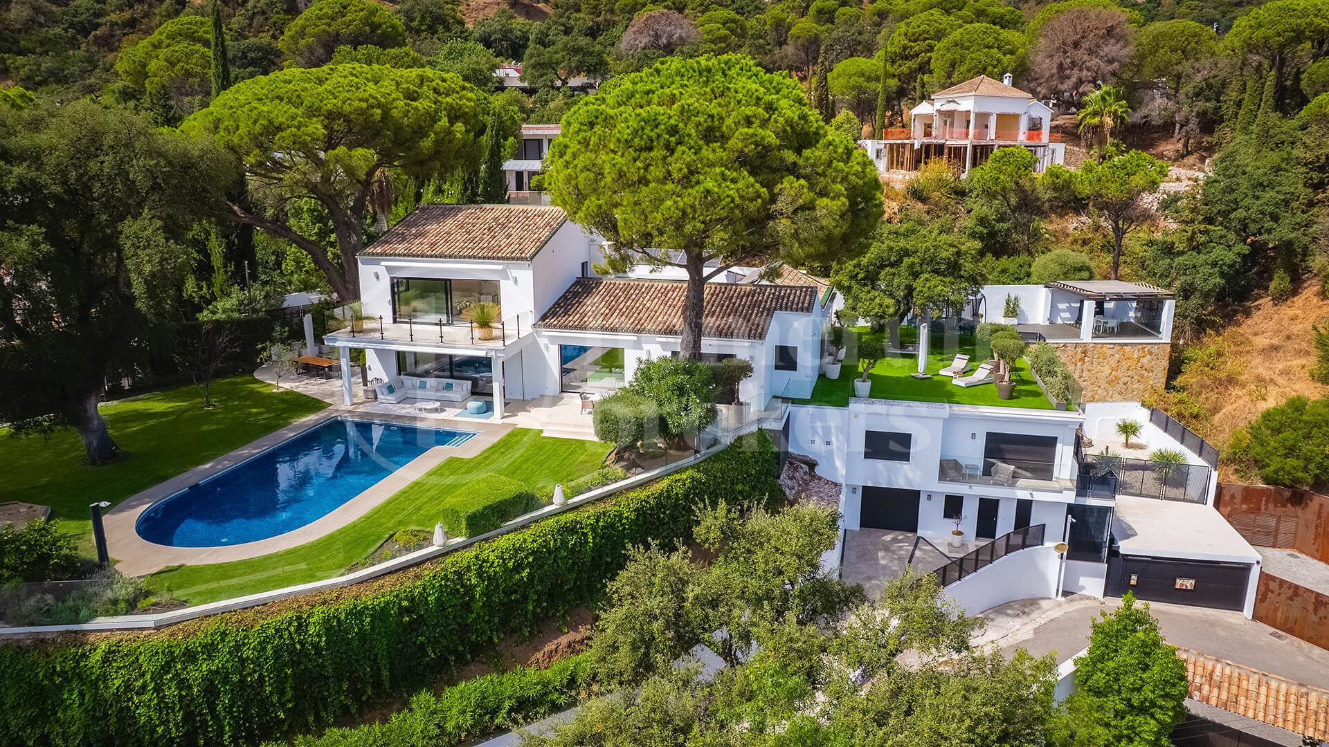 Villa Magnolia - Renovated Villa with Panoramic Sea Views in El Madroñal, Benahavís