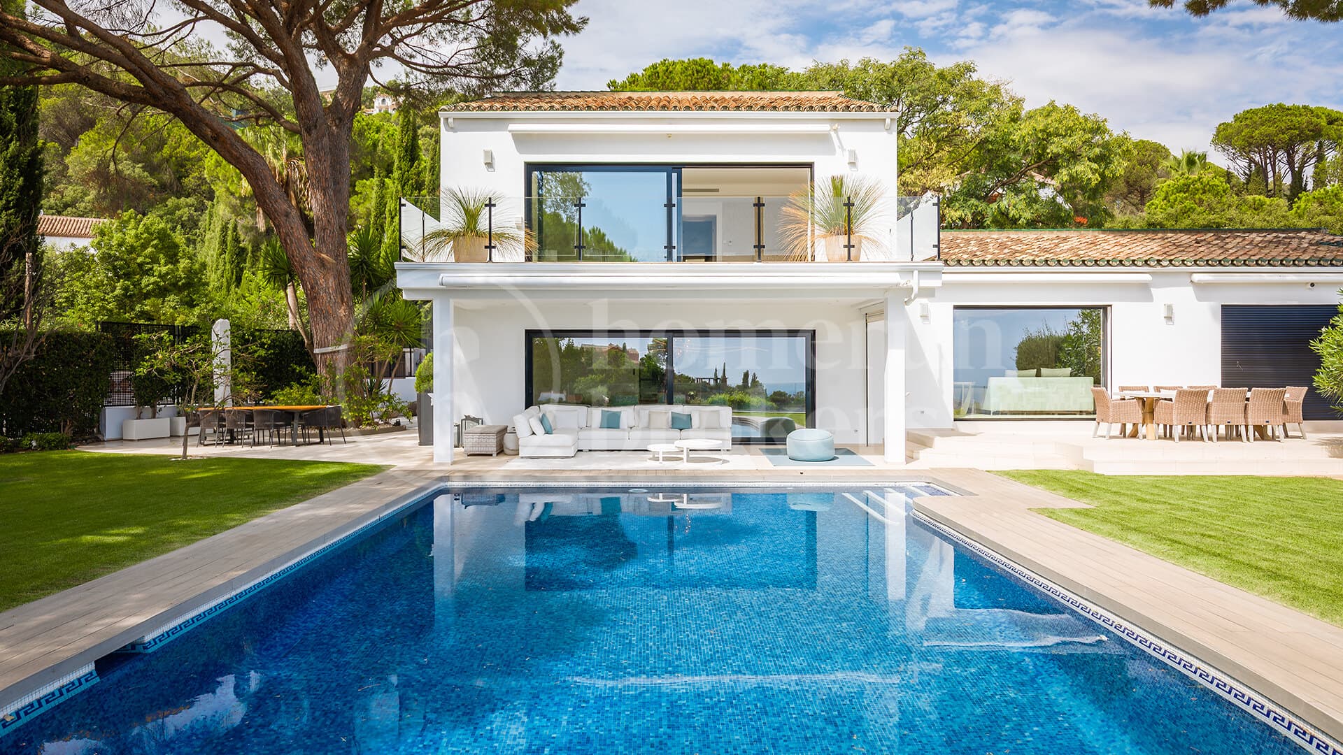 Villa Magnolia - Renovated Villa with Panoramic Sea Views in El Madroñal, Benahavís