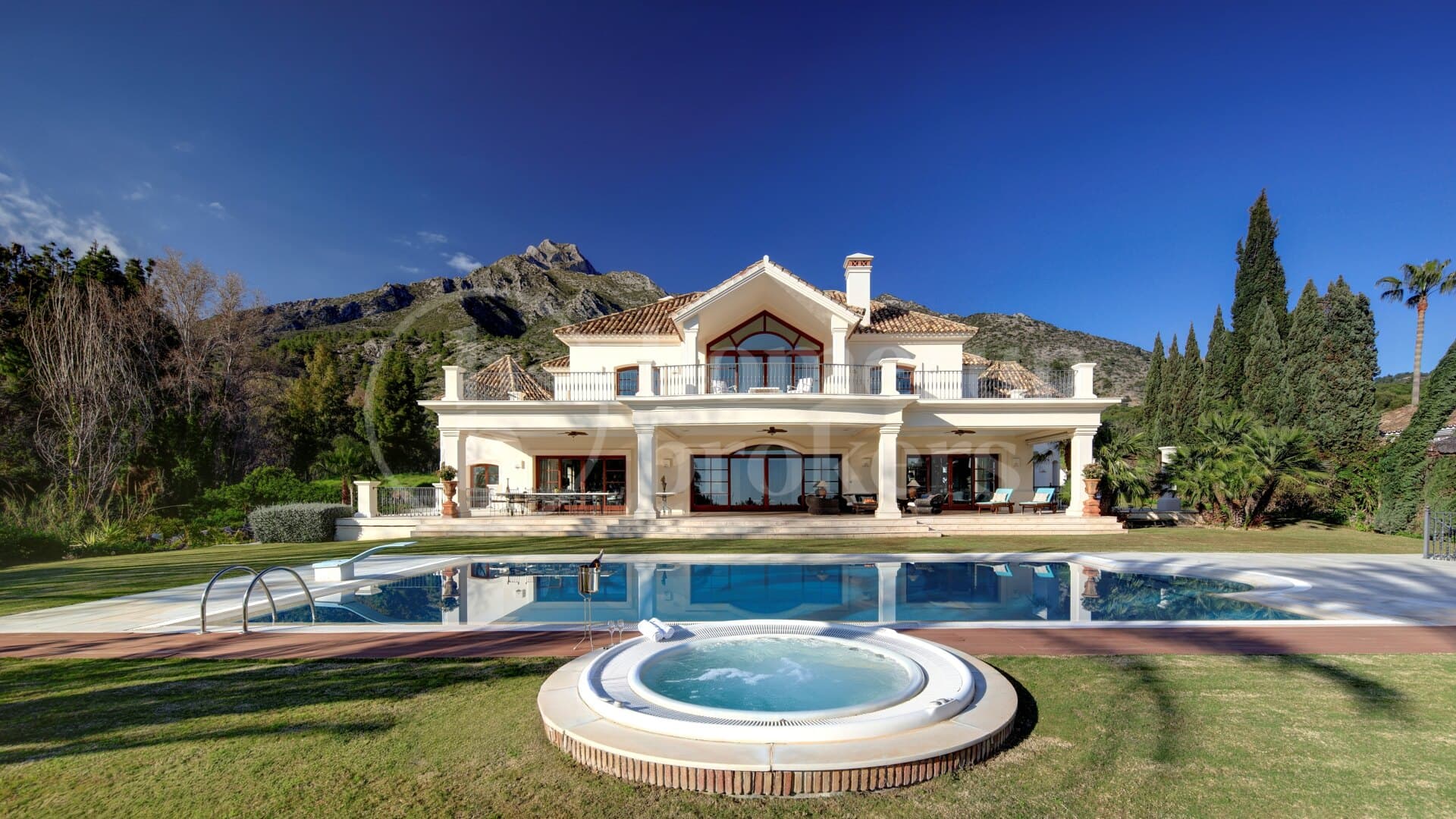 Casa Augusta - Elegant Villa in Marbella Golden Mile