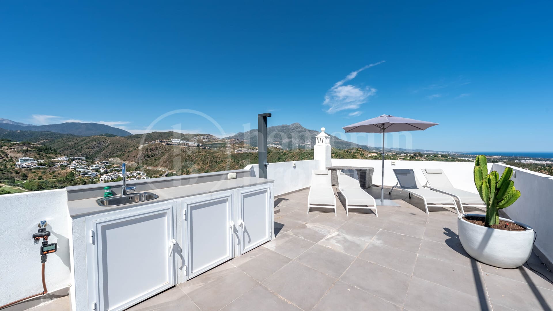 Townhouse La Quinta Hills - Private Garden & Rooftop Terrace Available for Summer Rentals