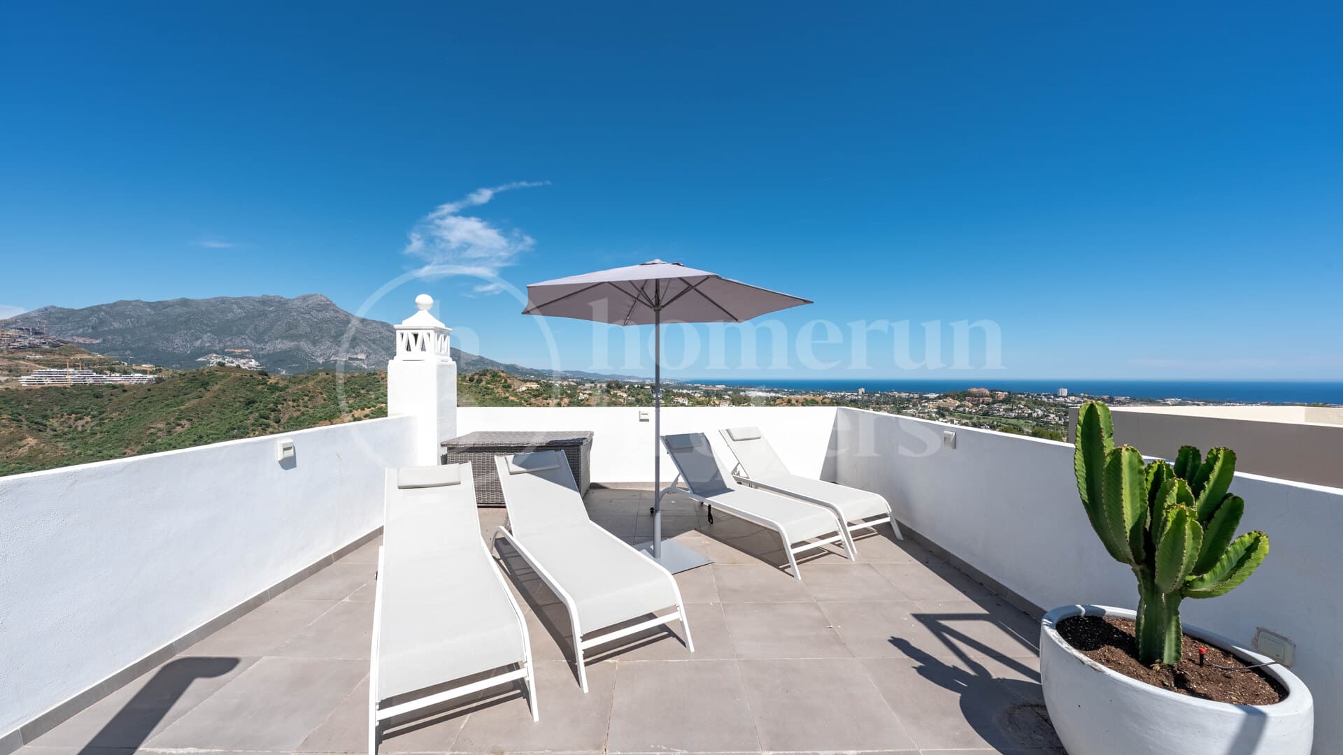 Townhouse La Quinta Hills - Private Garden & Rooftop Terrace Available for Summer Rentals