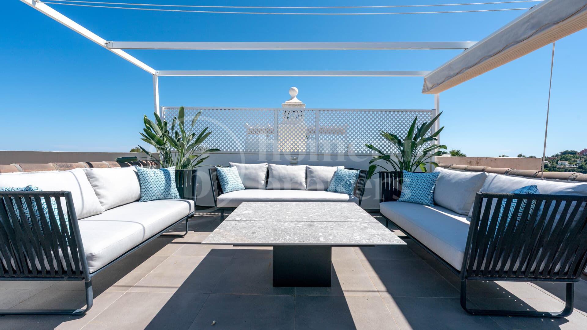 Townhouse La Quinta Hills - Private Garden & Rooftop Terrace Available for Summer Rentals