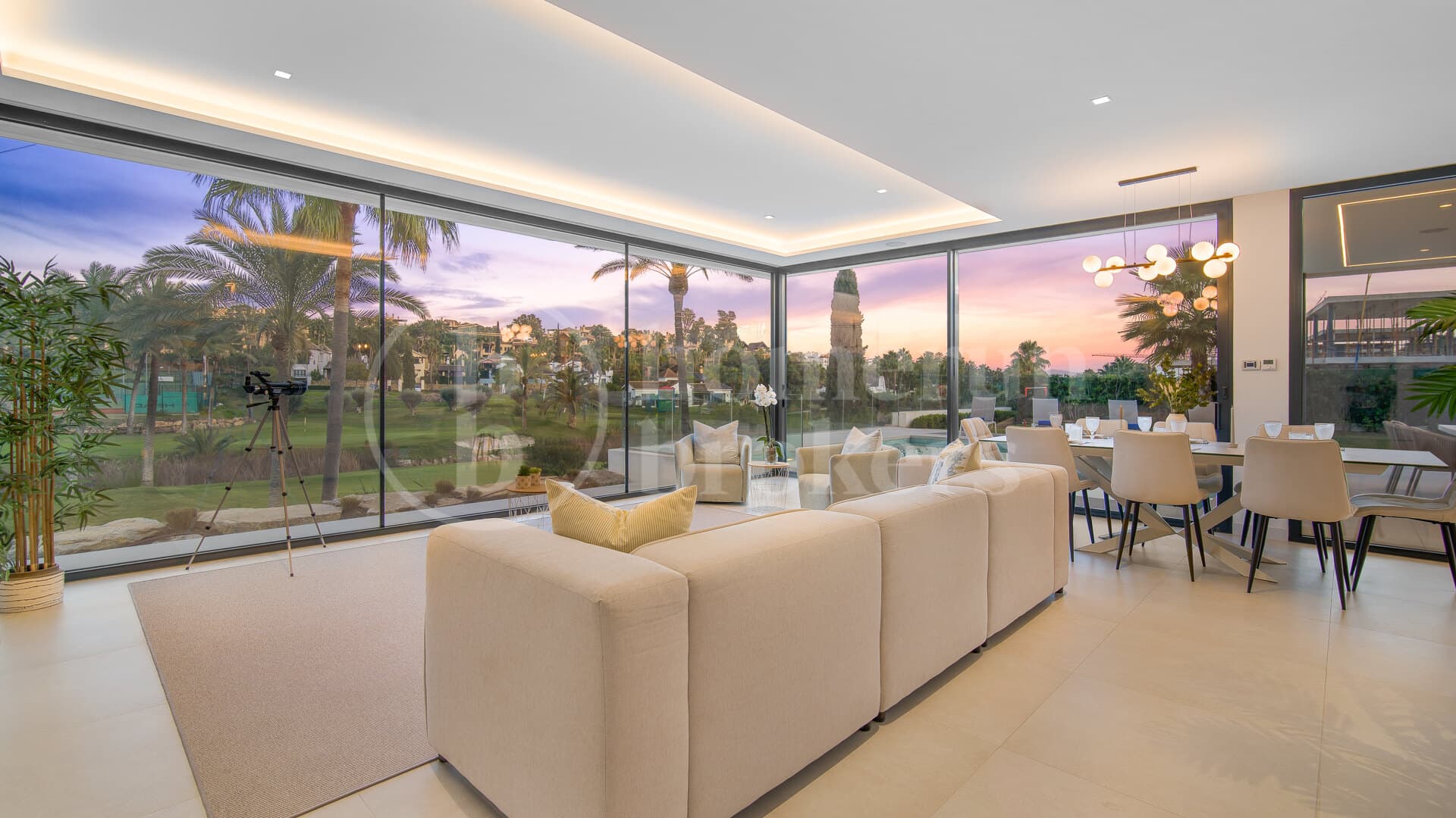Villa Sandie - Stunning 5-Bedroom Front-Line Golf Family Villa in Paraiso