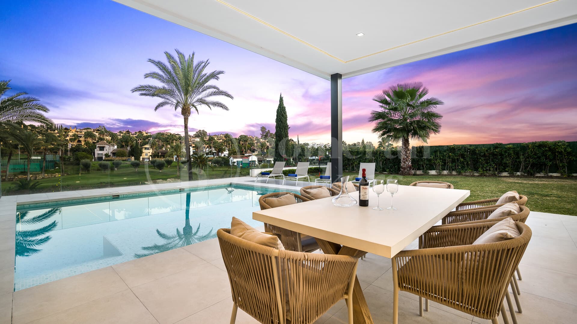 Villa Sandie - Stunning 5-Bedroom Front-Line Golf Family Villa in Paraiso