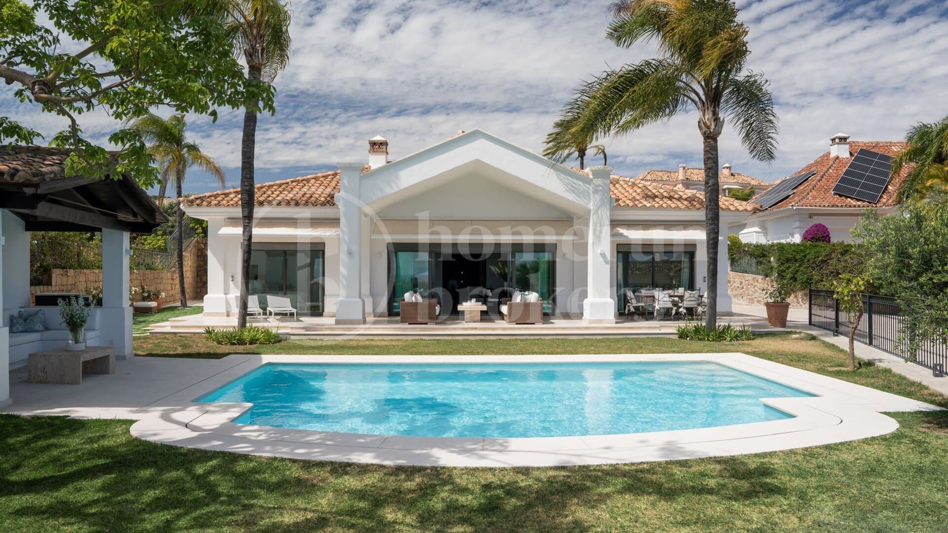 Villa La Perla - Impressive Villa with Guest House