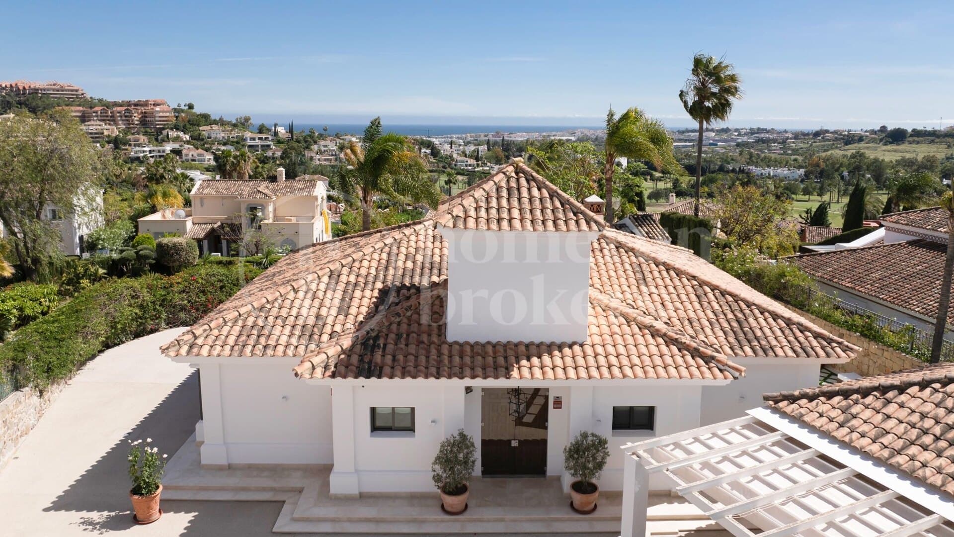 Villa La Perla - Impressive Villa with Guest House