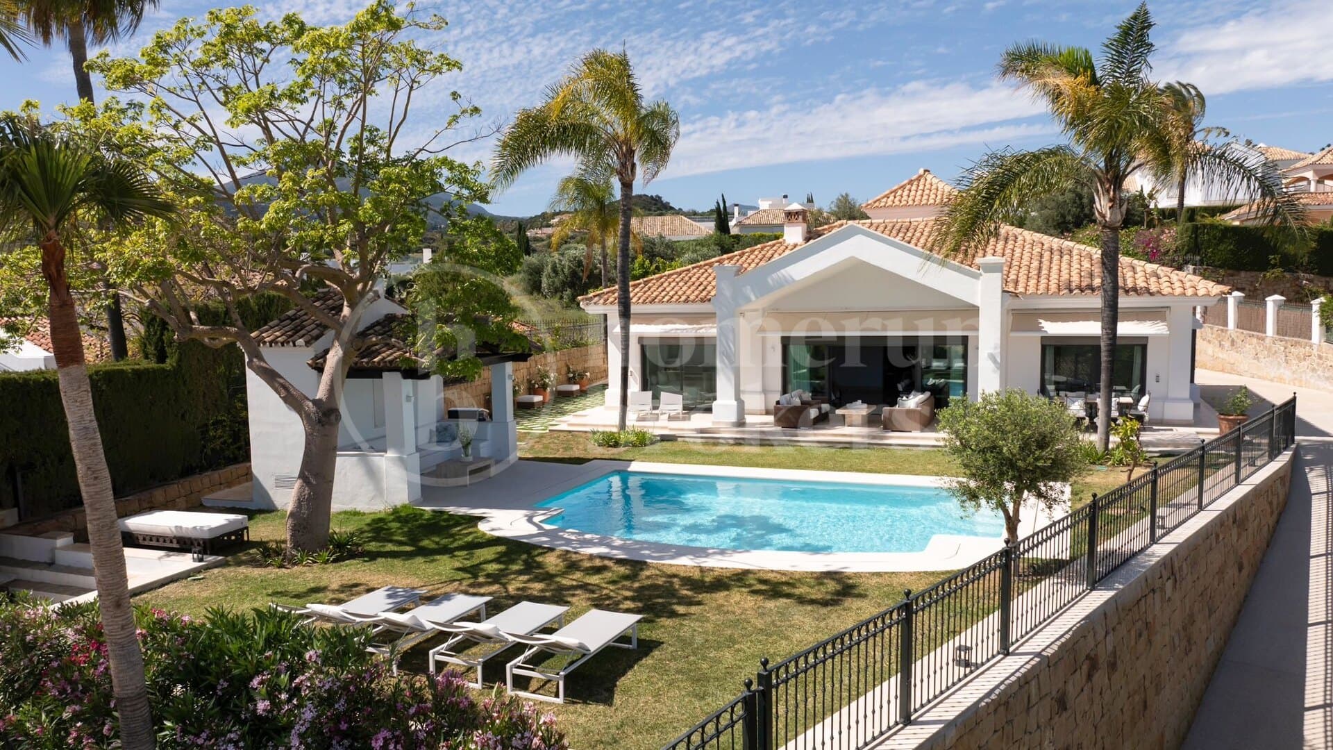 Villa La Perla - Impressive Villa with Guest House