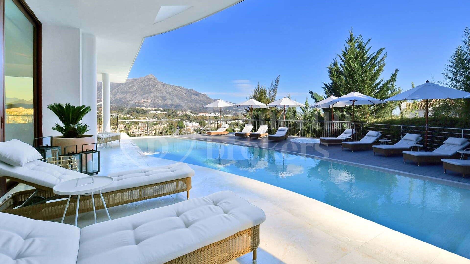 Casa Blanca - Panoramic La Concha and Mediterranean Sea View