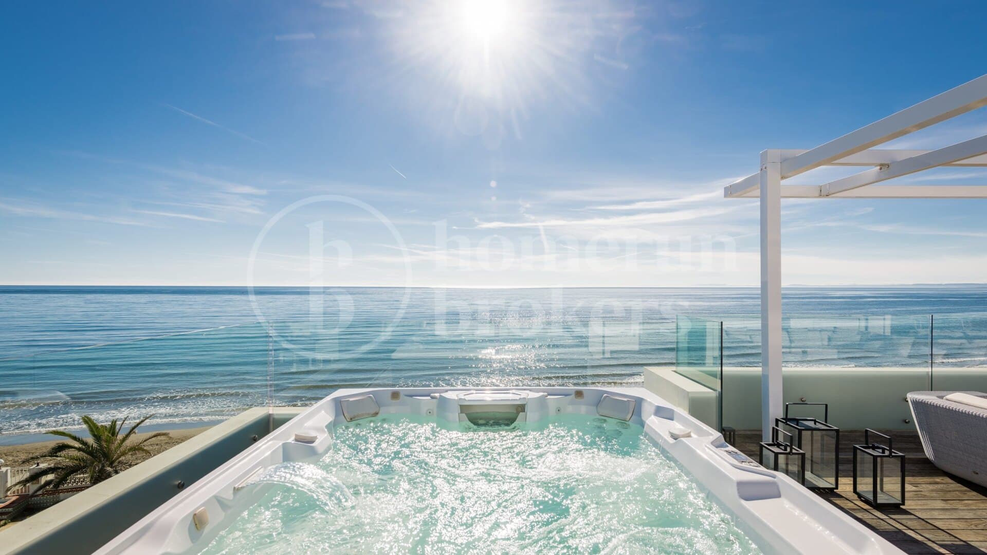 Villa Costabella - Frontline Beach in Marbella East