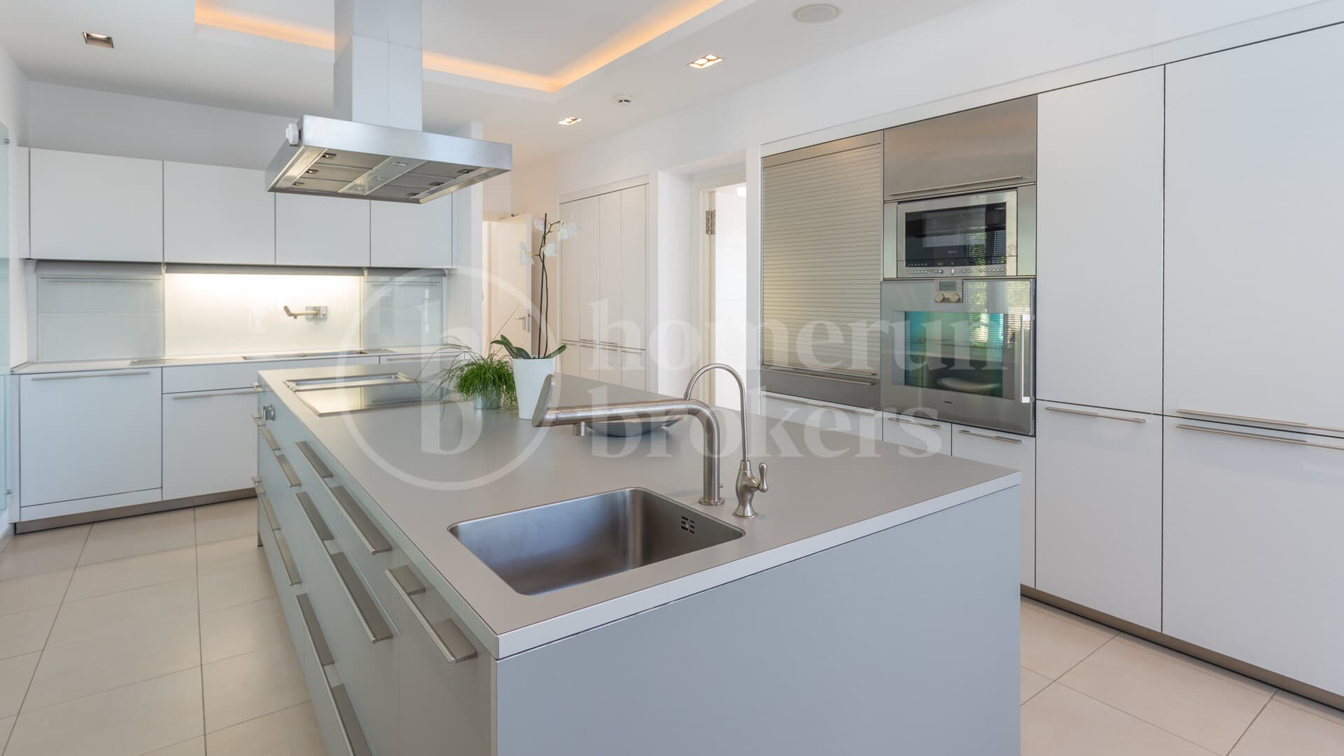 Villa Limeña - Modern Villa with Stunning Sea Views on Marbella’s Golden Mile