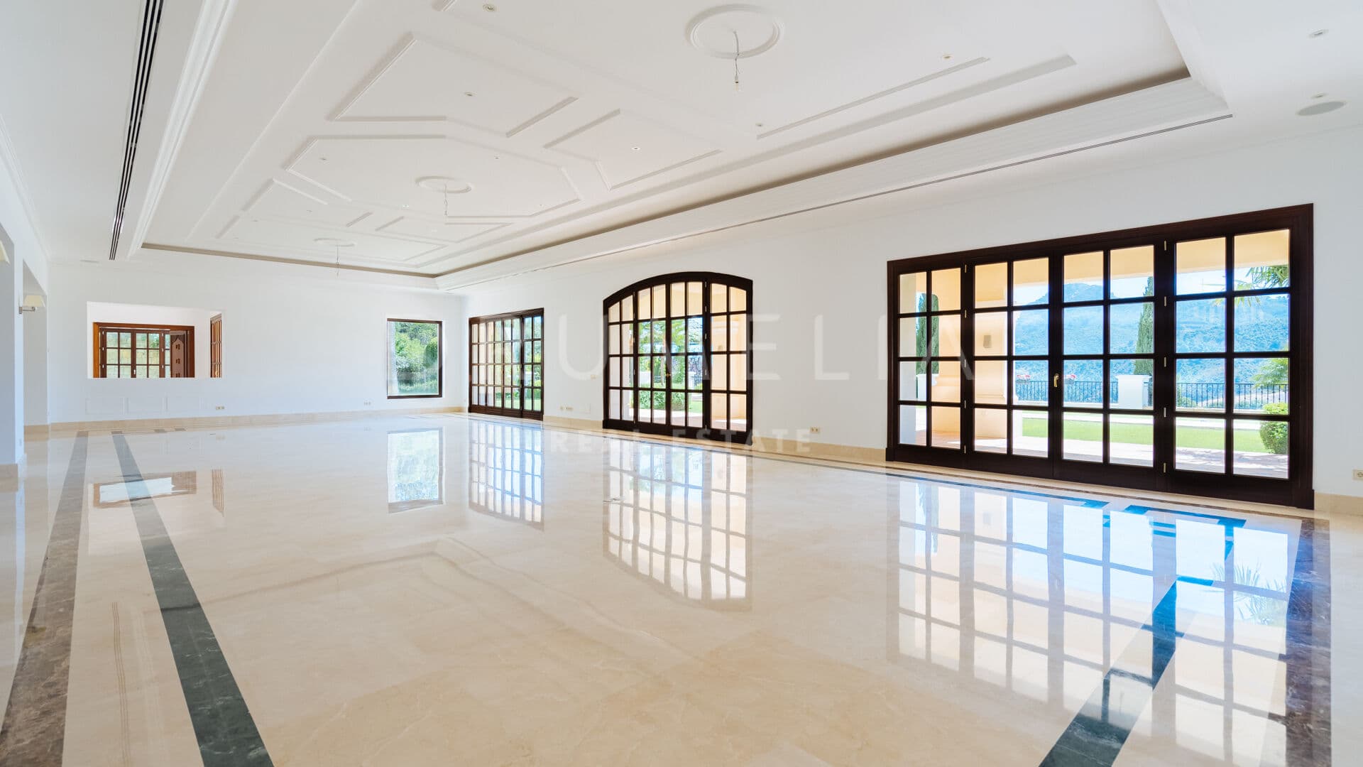 Exceptional Luxurious Grand Villa Perfect for Entertaining in La Zagaleta, Benahavis
