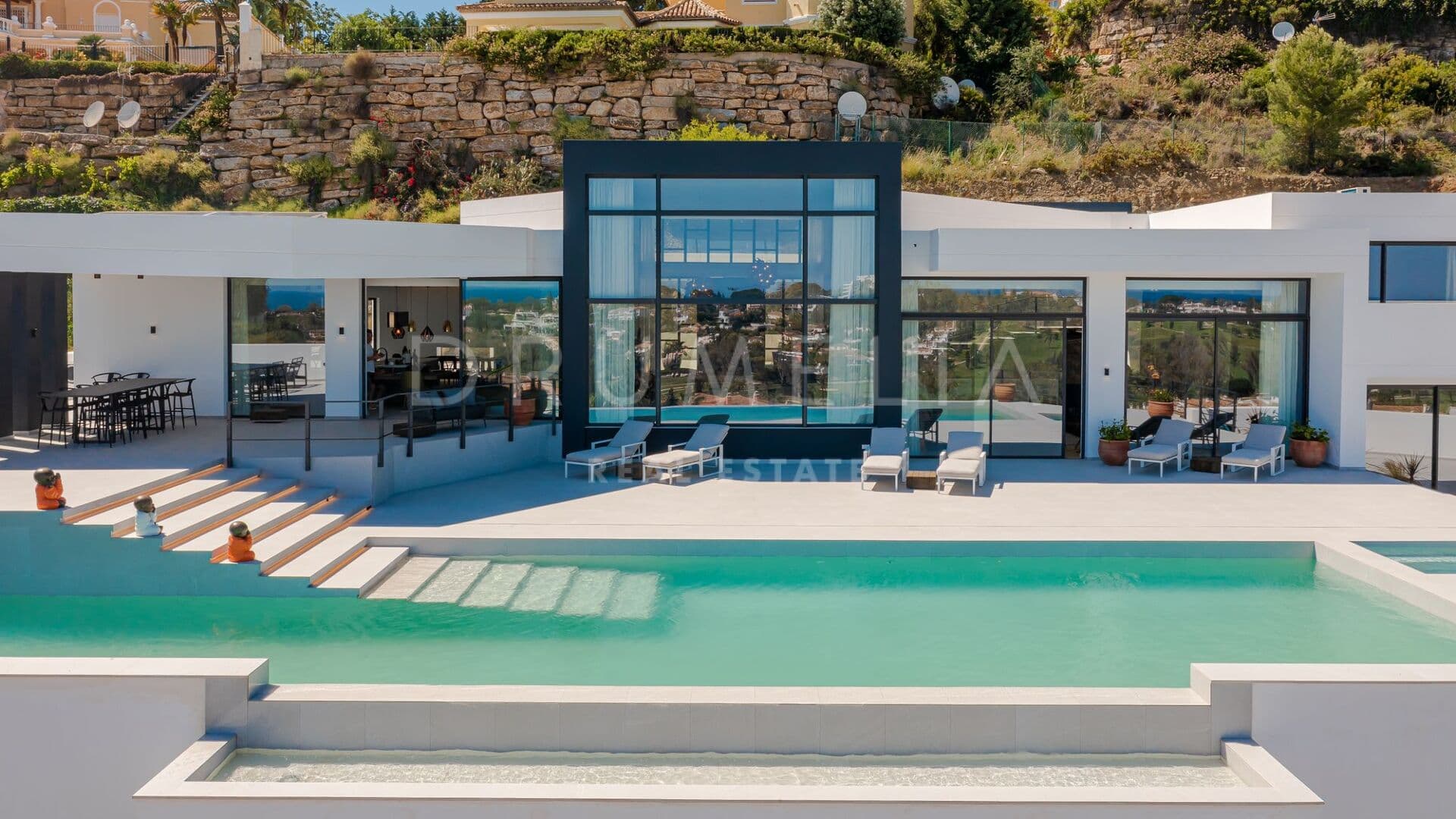 Ultra-modern mansion with panoramic views in El Paraíso Alto, Benahavís.