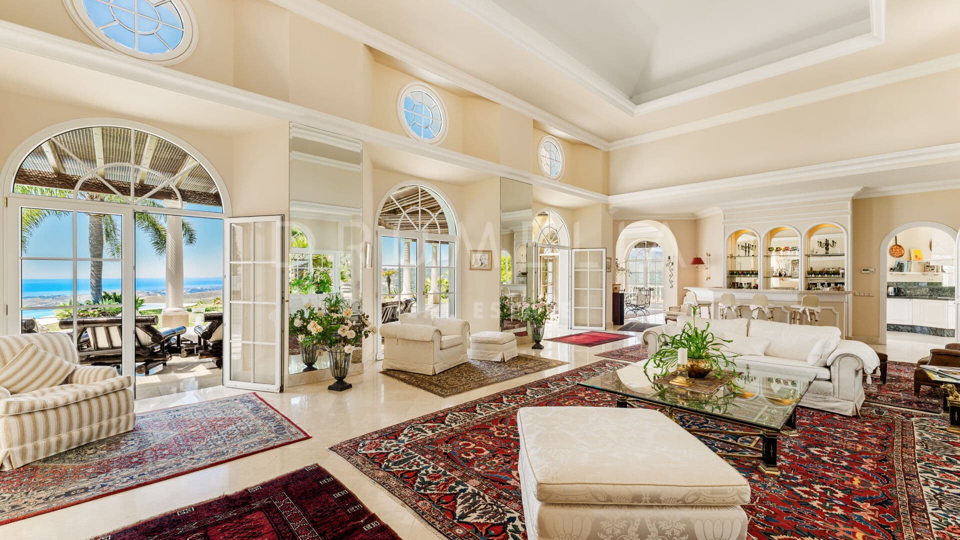 Elegant Tuscan-Inspired Villa with Panoramic Sea & Golf Views in La Zagaleta, Benahavís