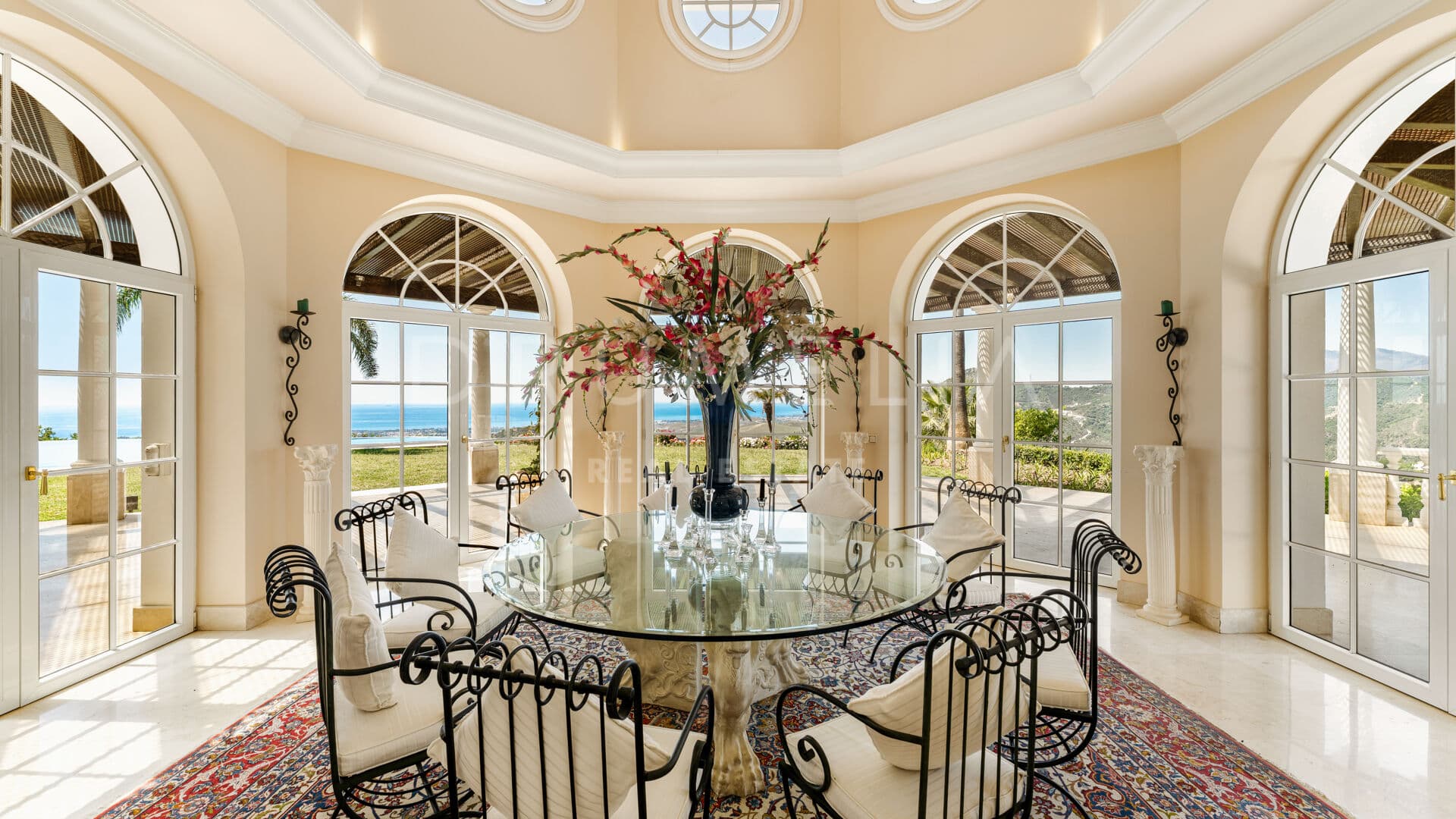Elegant Tuscan-Inspired Villa with Panoramic Sea & Golf Views in La Zagaleta, Benahavís