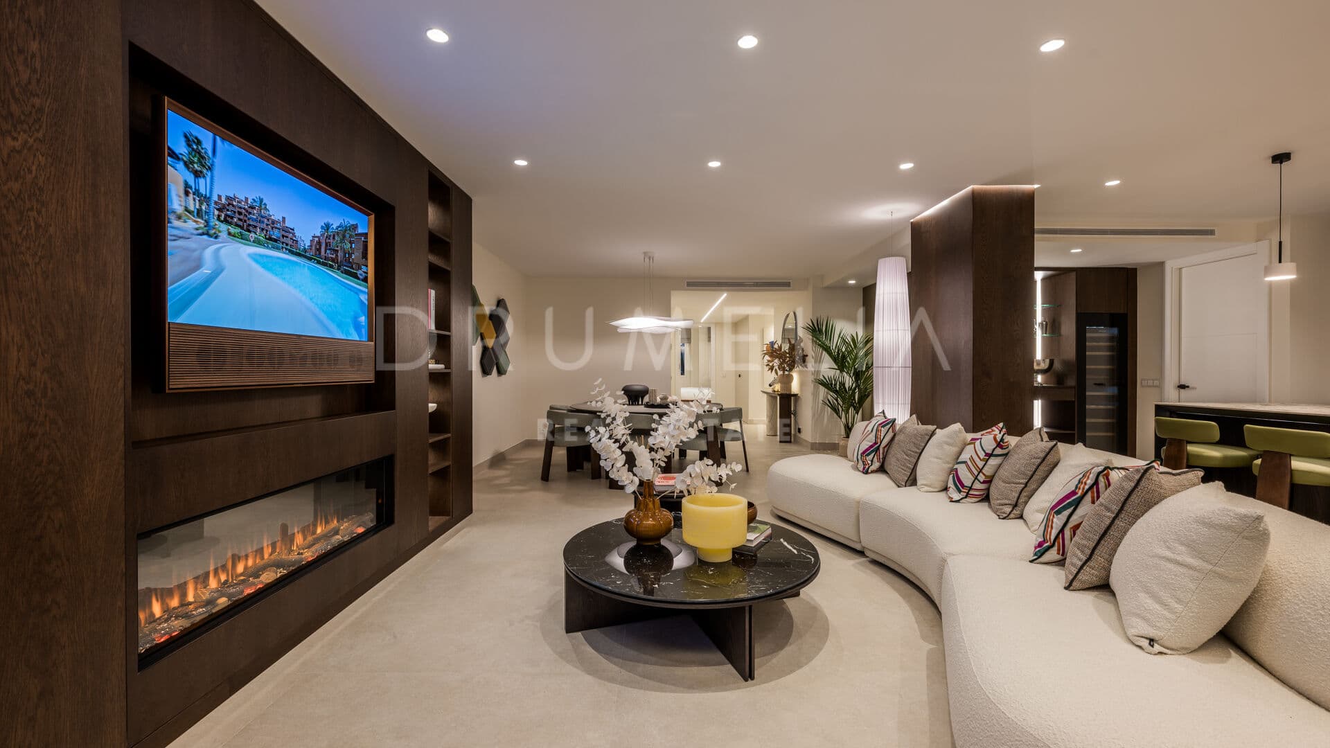 Elegant, modern beachfront apartment with sea views in exclusive Palm Beach, Marbella East.
