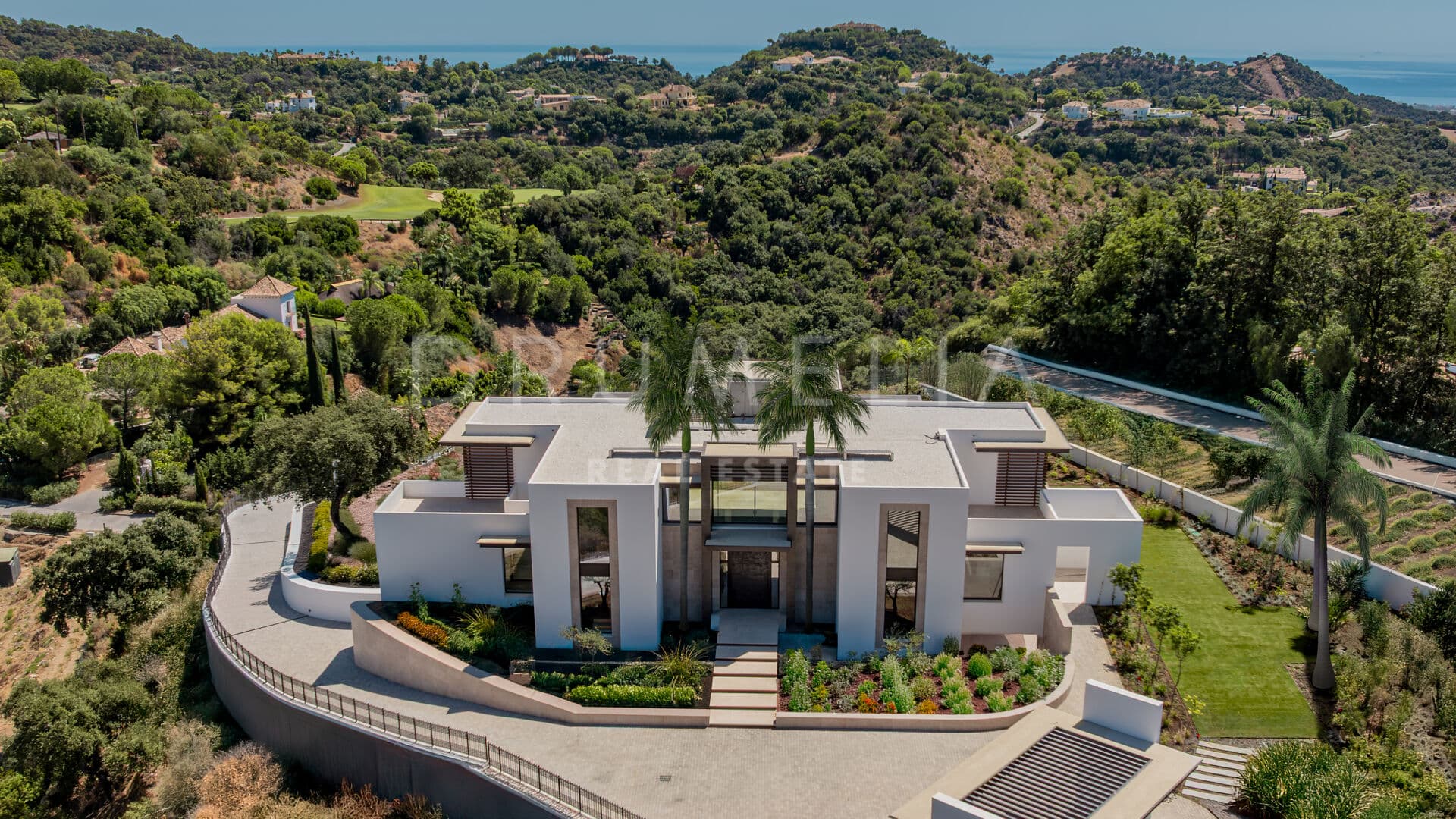 Casa Olea - Brand-New Contemporary Villa with Sea Views in La Zagaleta