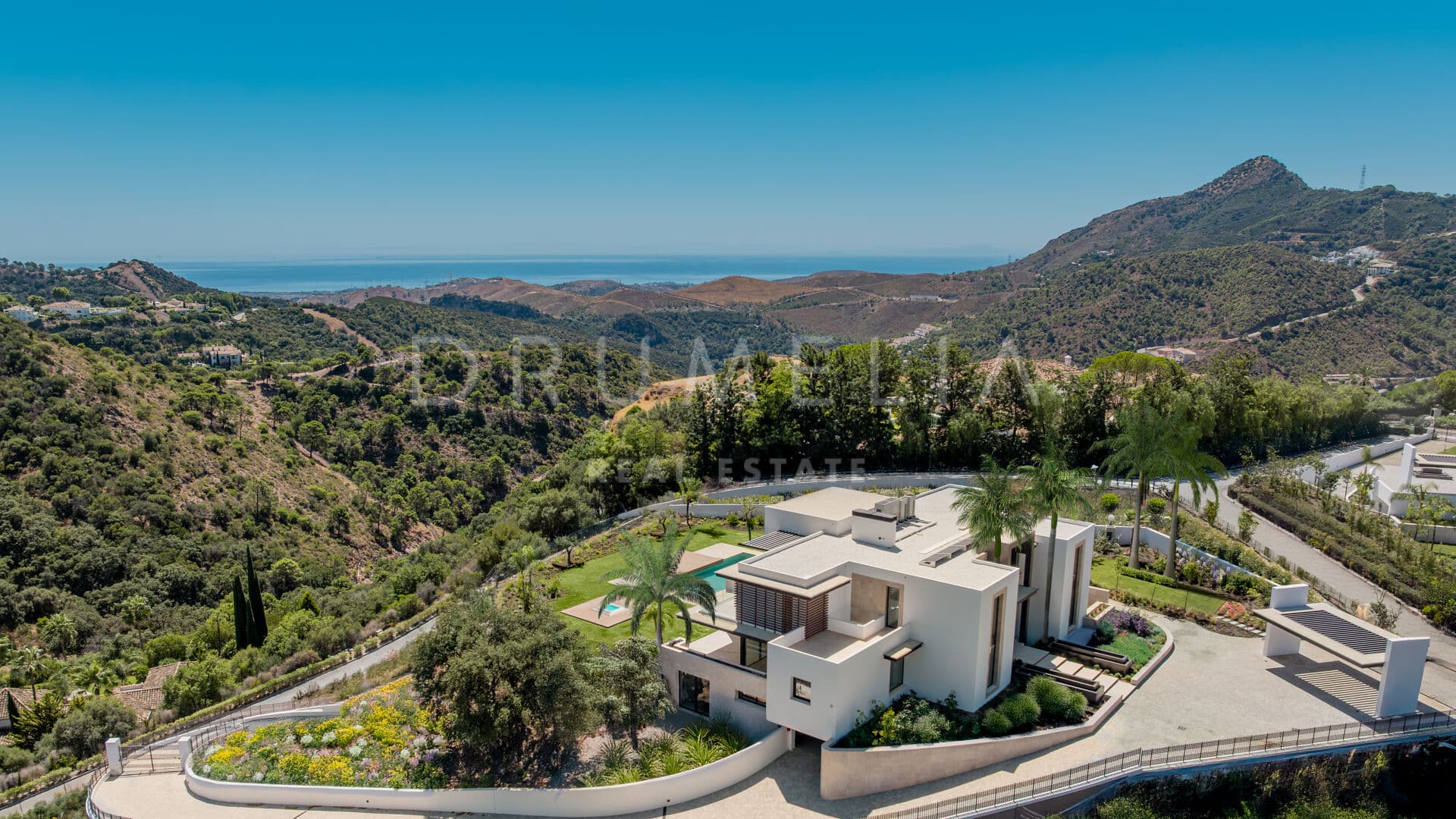 Casa Olea - Brand-New Contemporary Villa with Sea Views in La Zagaleta