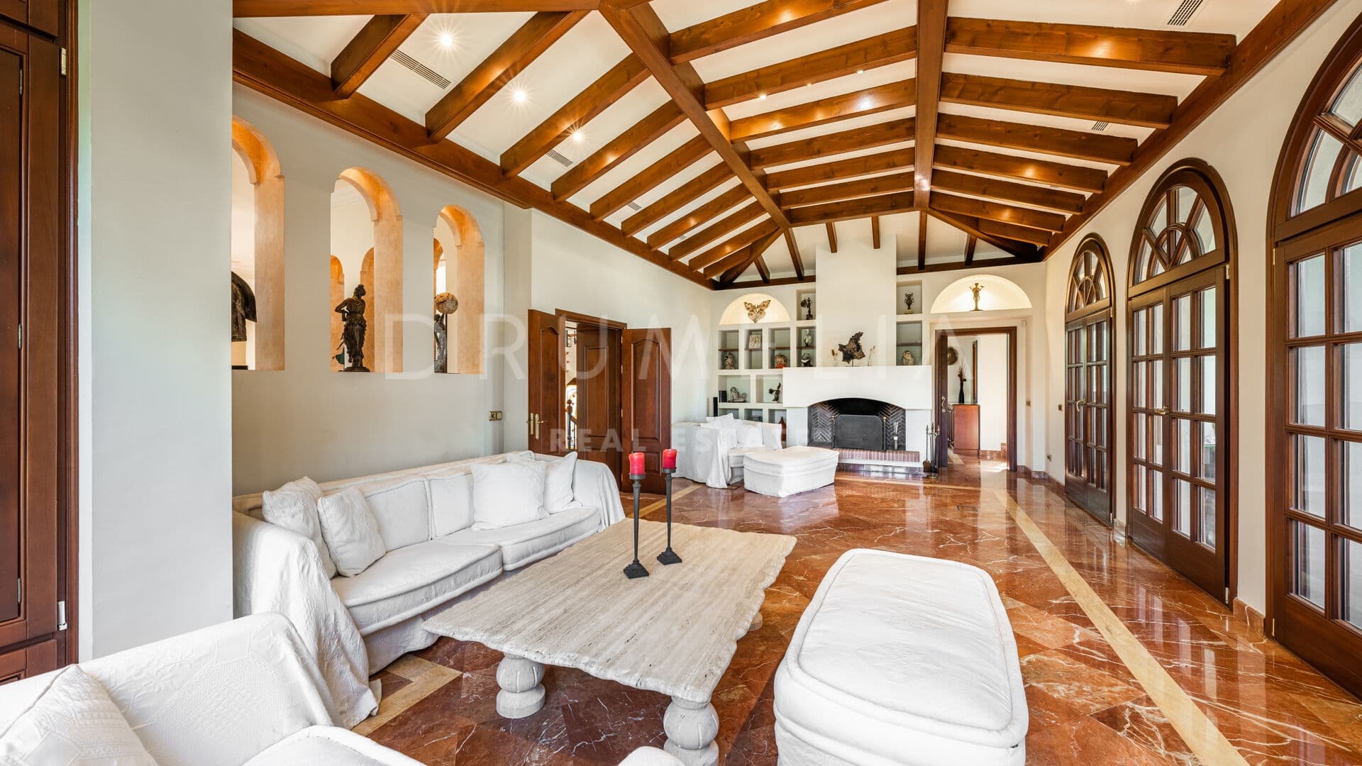 Magnificent classic-style Mediterranean villa for sale in fabulous La Zagaleta, Benahavis