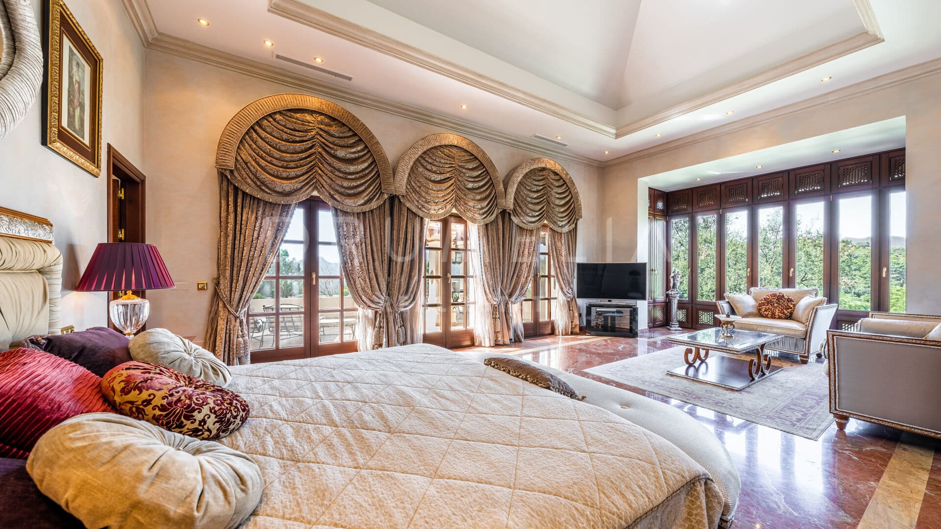 Magnificent classic-style Mediterranean villa for sale in fabulous La Zagaleta, Benahavis