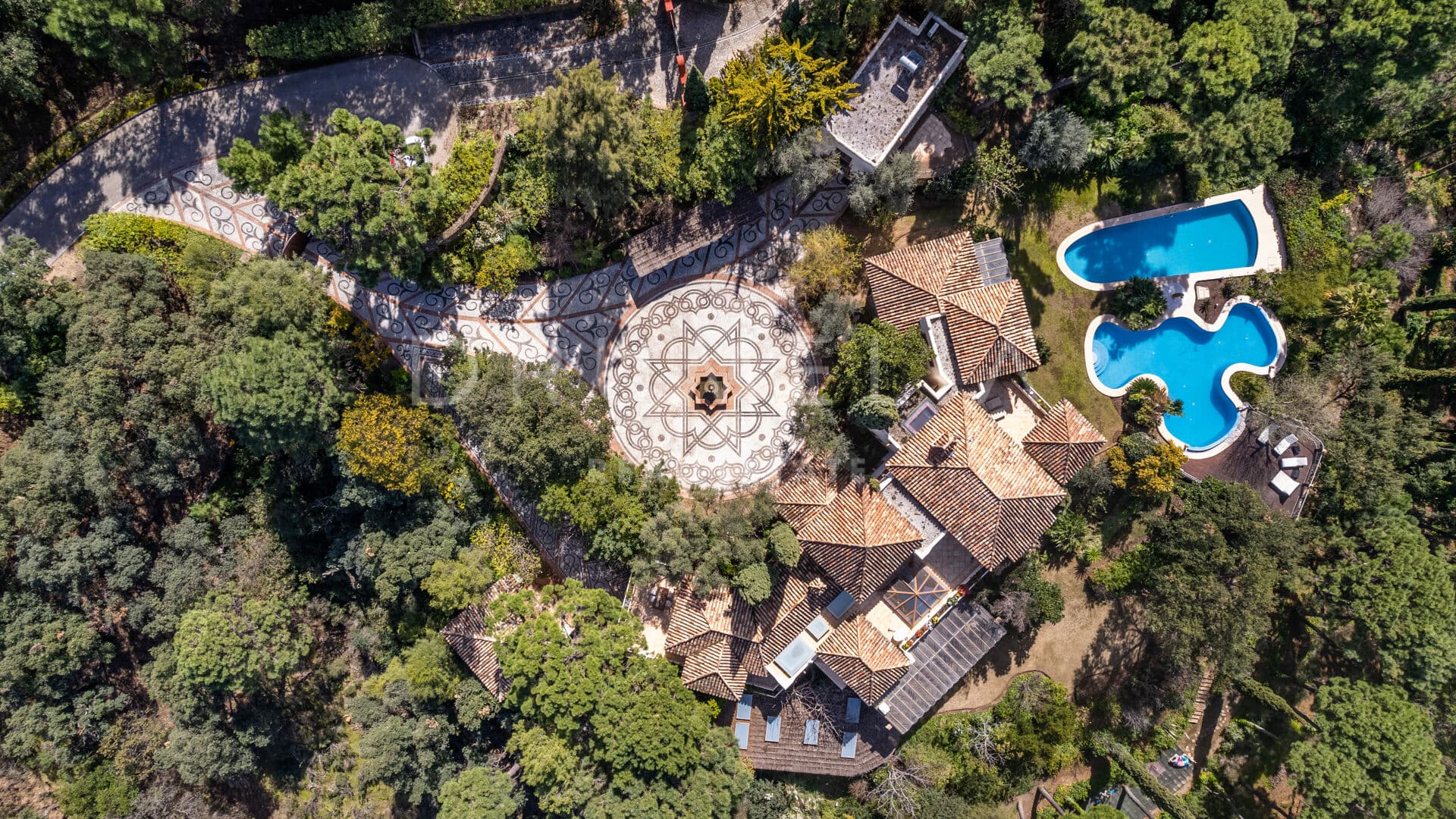 Magnificent classic-style Mediterranean villa for sale in fabulous La Zagaleta, Benahavis