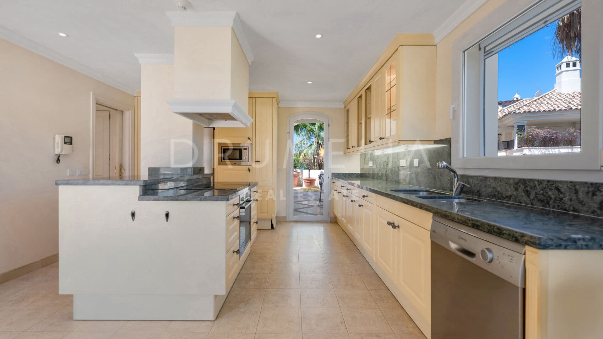 Luxury 3-Bed Duplex Penthouse in Las Alamandas, Nueva Andalucía near Puerto Banús