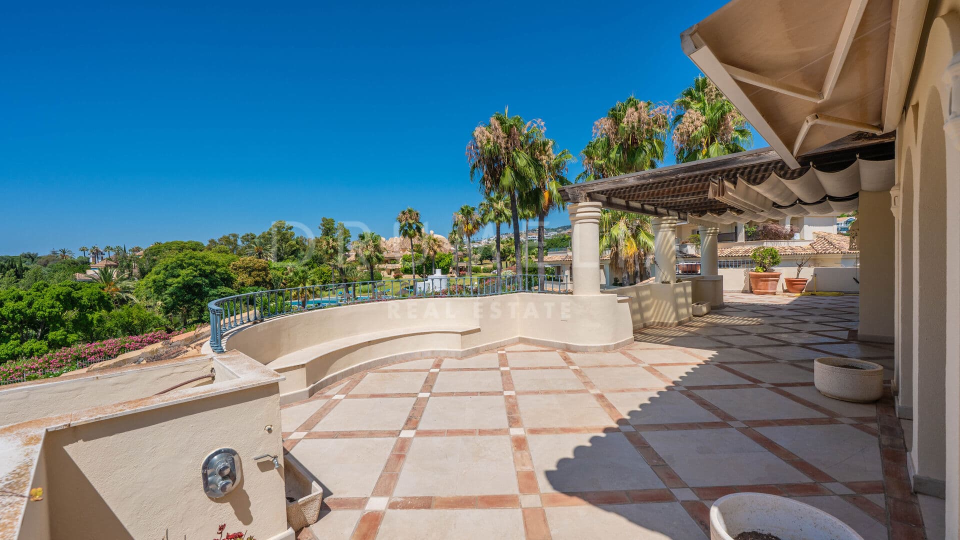 Luxury 3-Bed Duplex Penthouse in Las Alamandas, Nueva Andalucía near Puerto Banús
