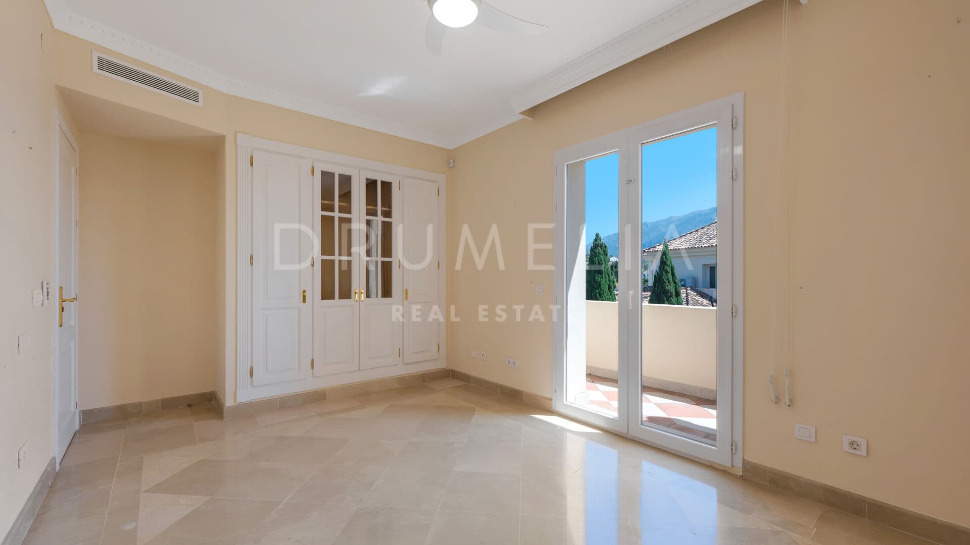 Luxury 3-Bed Duplex Penthouse in Las Alamandas, Nueva Andalucía near Puerto Banús