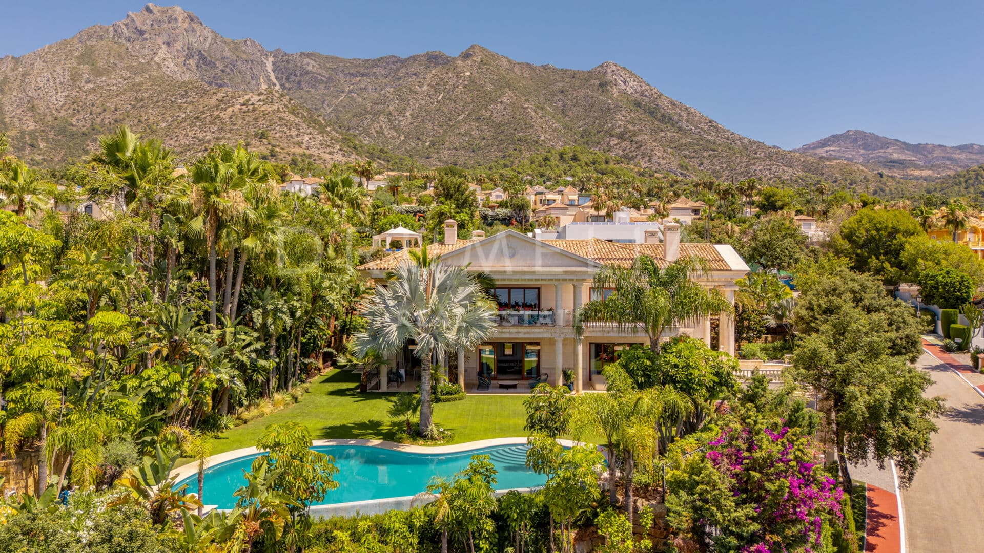 Elegant Mediterranean Living in Sierra Blanca, Golden Mile