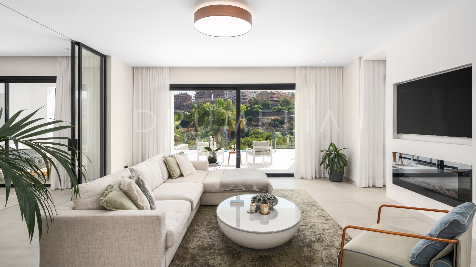 Villa Andrea - Modern Frontline Golf Villa with Sea Views in Elviria, Marbella