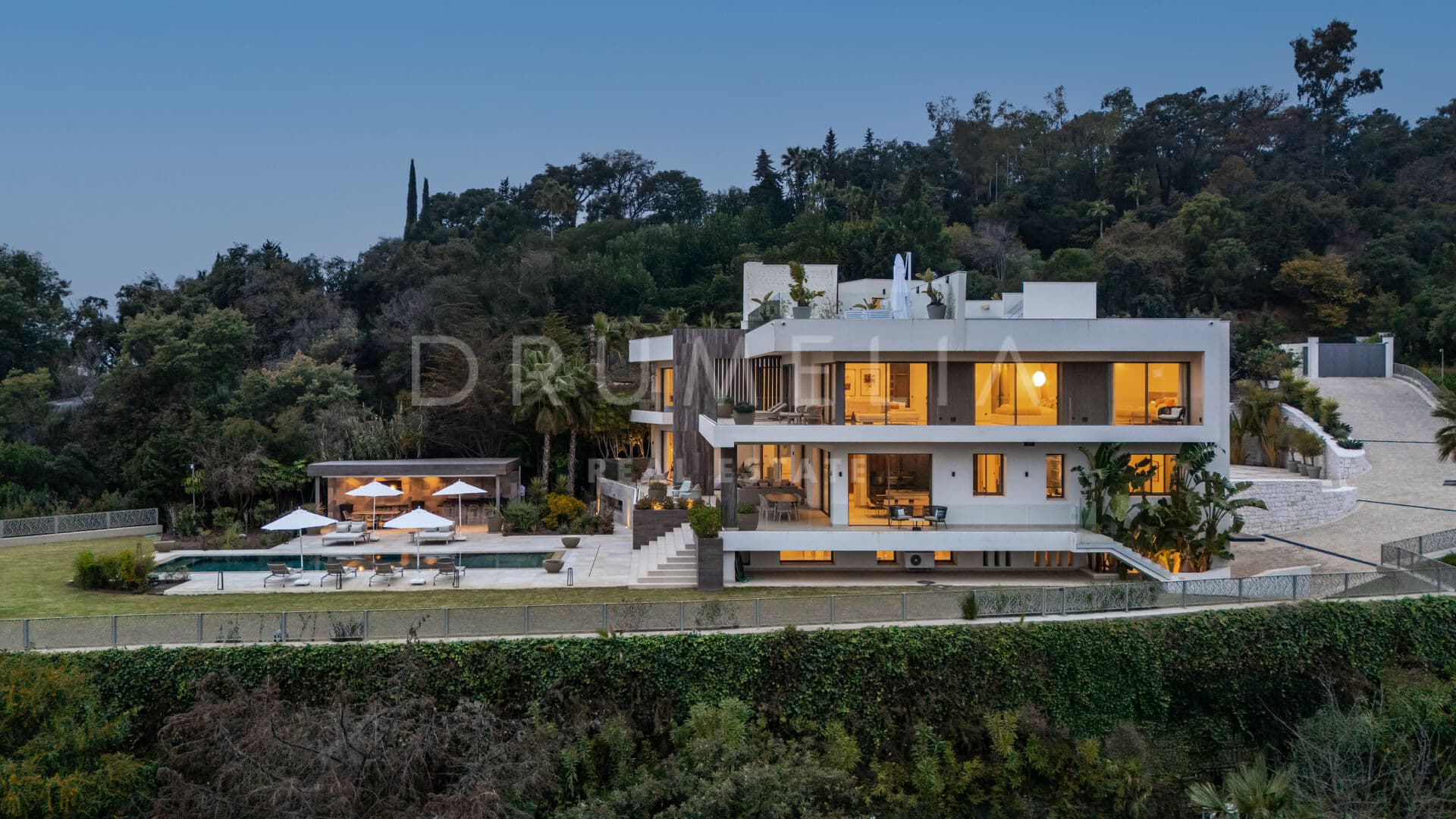 Move-In Ready Modern Villa with Panoramic Views in La Zagaleta