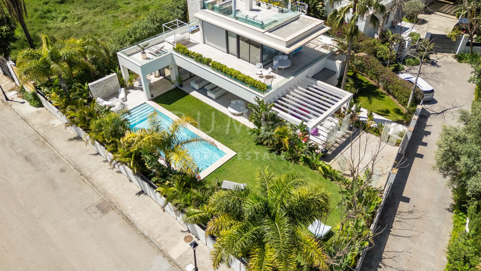 4-bedroom semi-detached villa with private pool and garden views in Estepona East