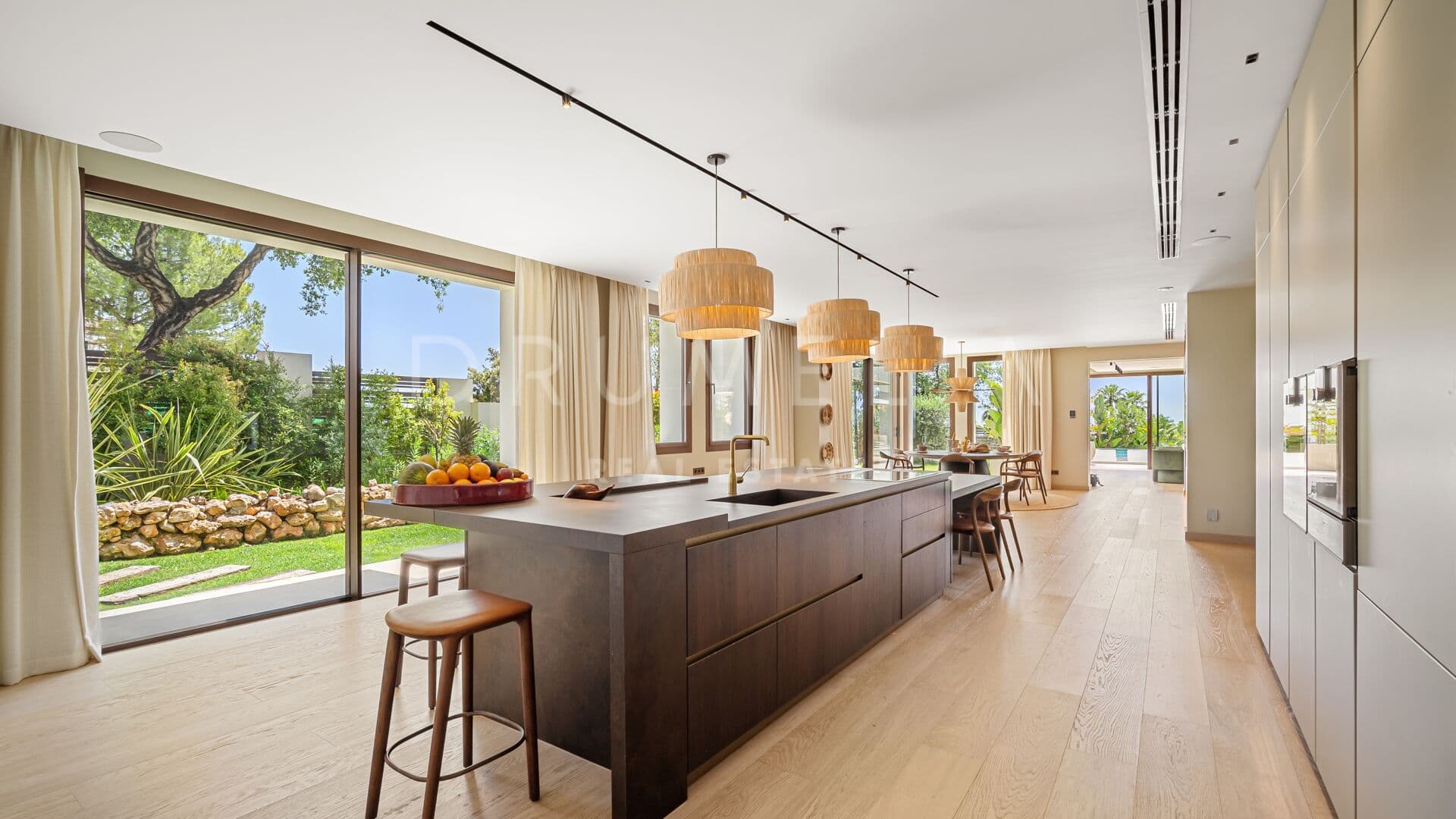 Contemporary Luxury Villa with Sea Views in Sierra Blanca, Marbella