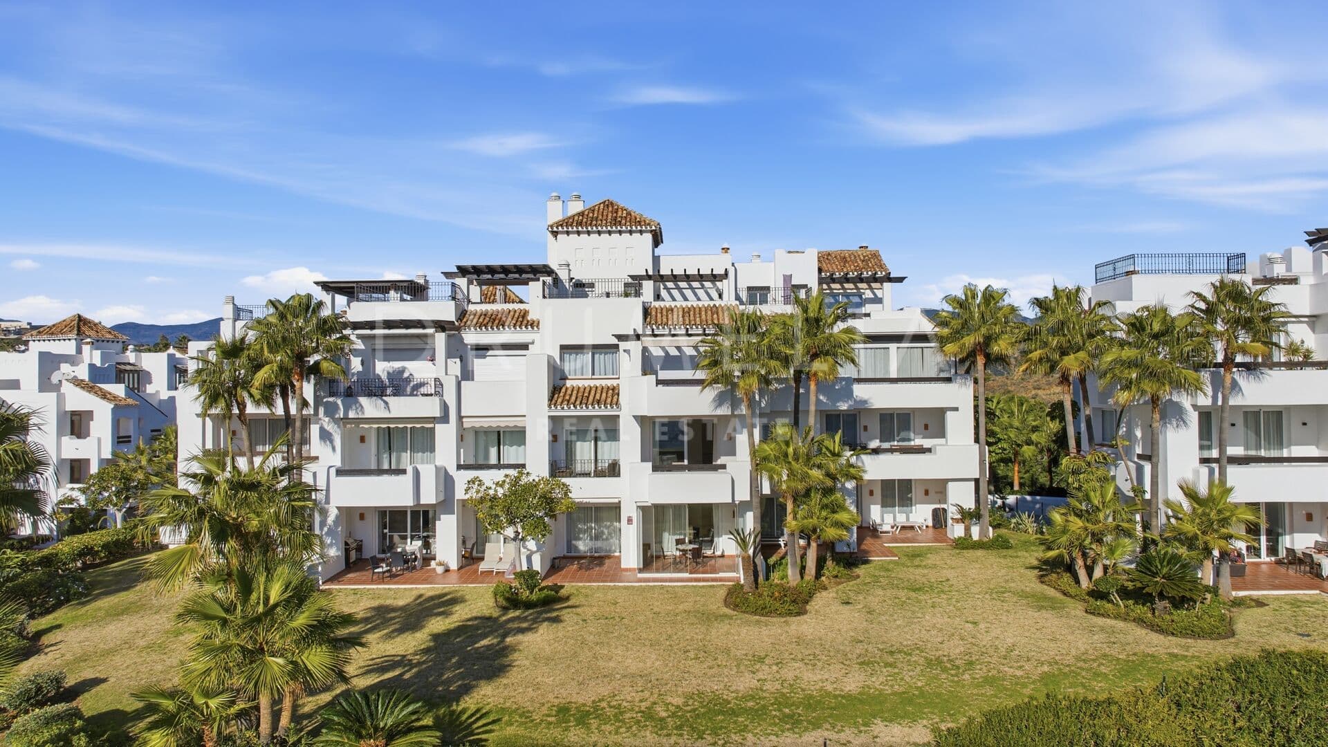 Bright Apartment with Terraces and Open Views in Benahavís