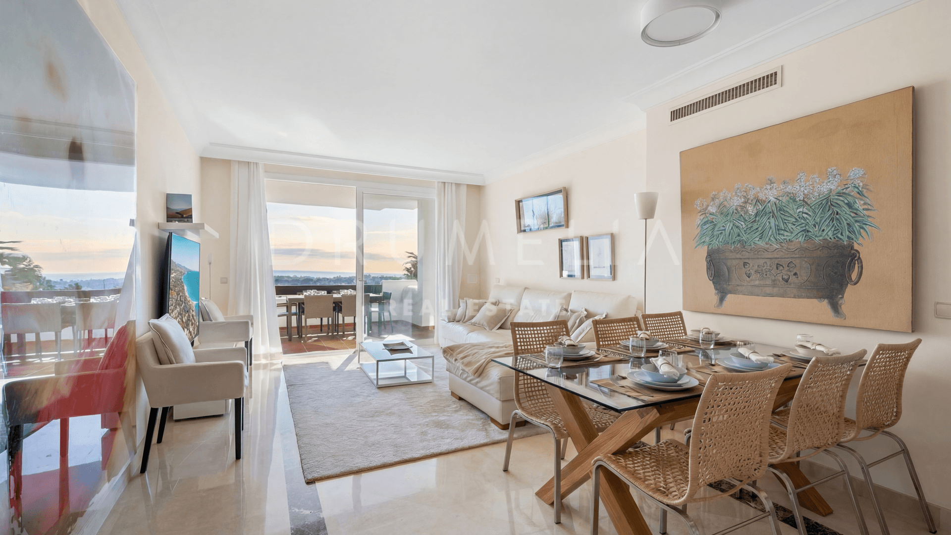 Bright Apartment with Terraces and Open Views in Benahavís
