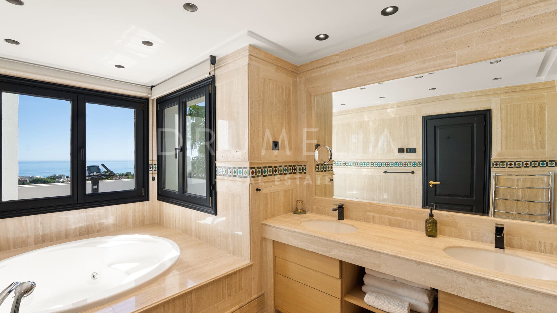 Duplex Penthouse with Sea Views in Monte Paraiso, Marbella Golden Mile