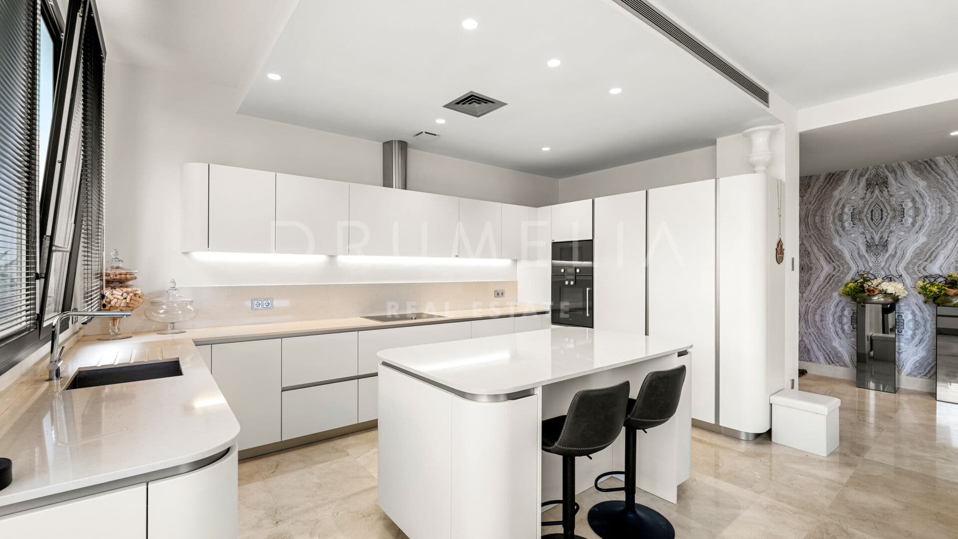 Luxury 5 bedroom duplex apartment for Mid & Long Term Rent in Sierra Blanca, Golden Mile