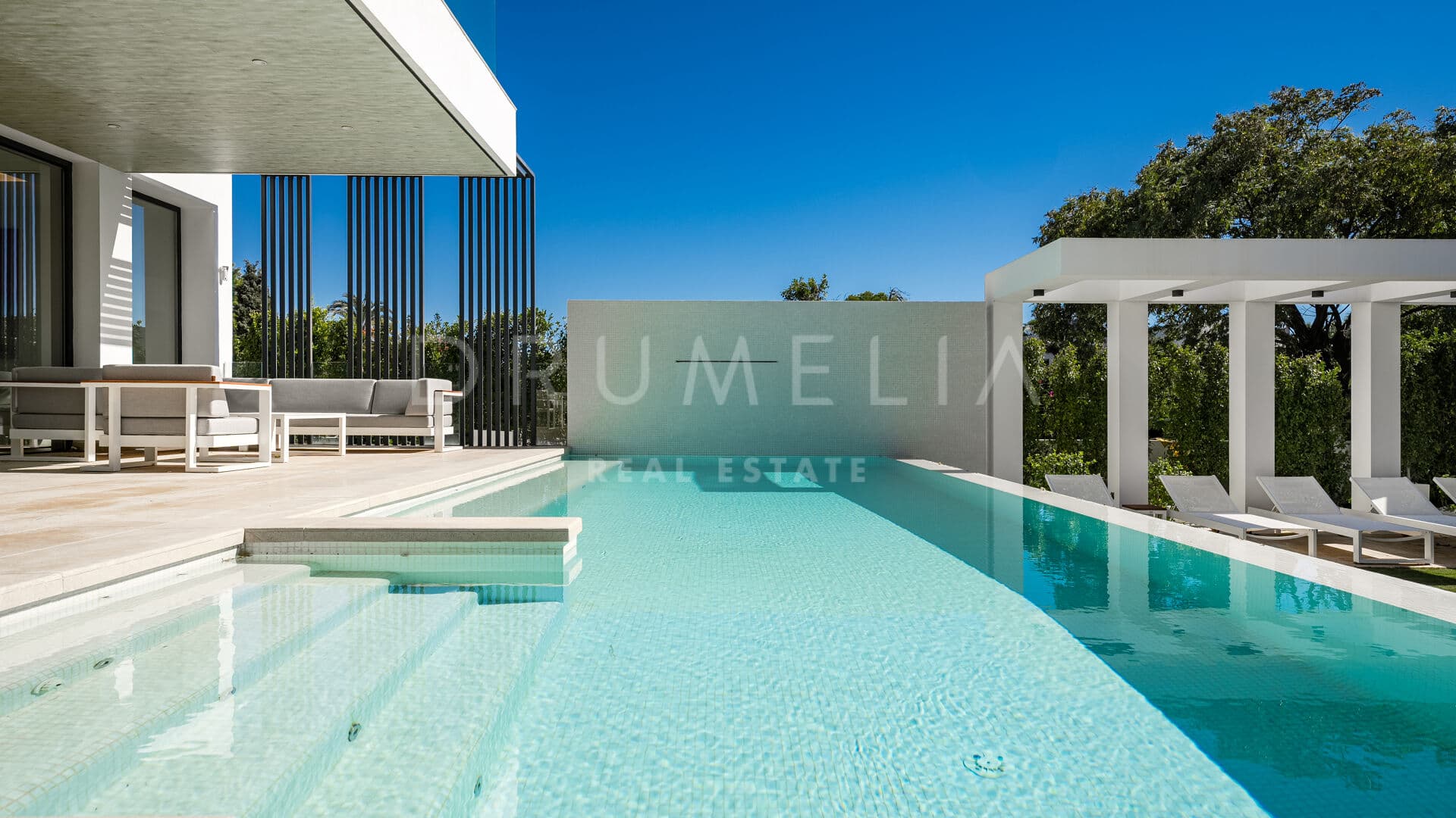 Villa Mirage - Stunning Contemporary Villa, Walking Distance to the Beach, on the New Golden Mile Beachside- Estepona