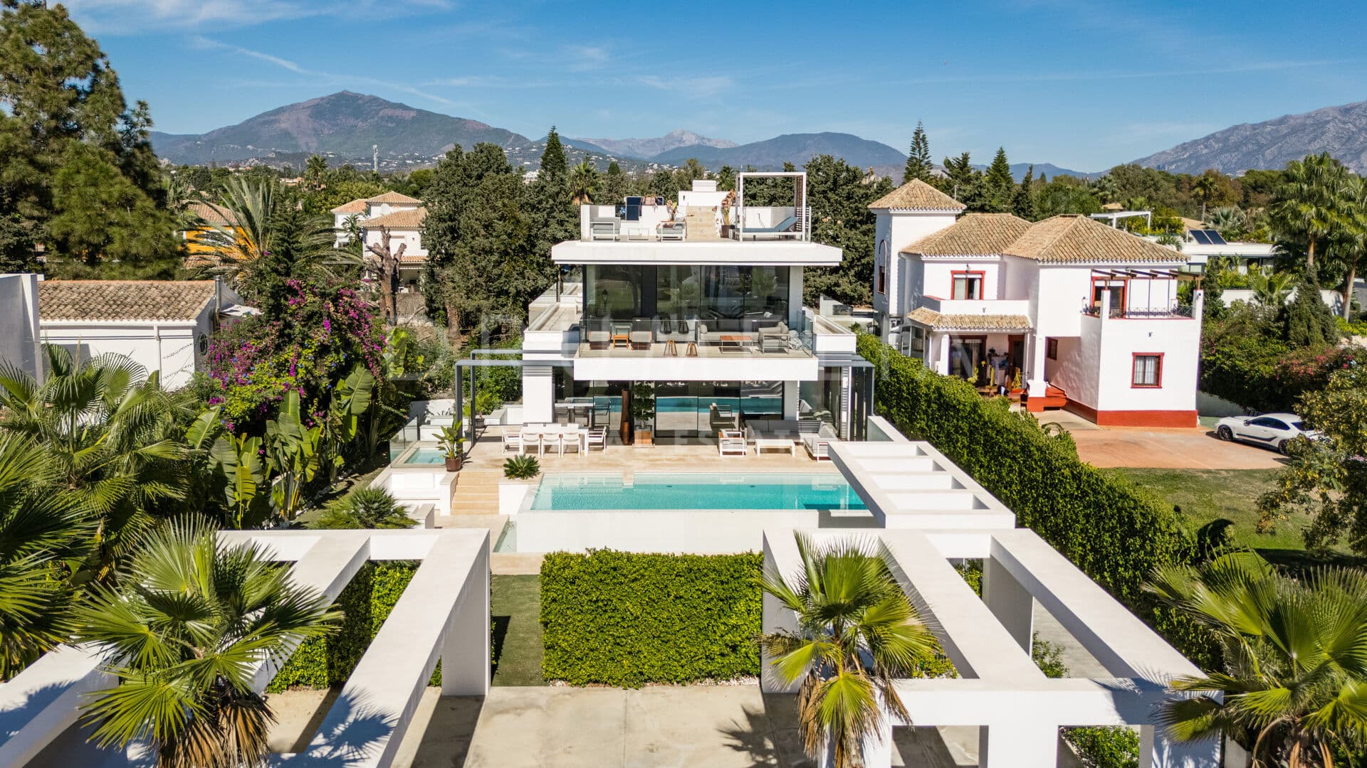 Villa Mirage - Stunning Contemporary Villa, Walking Distance to the Beach, on the New Golden Mile Beachside- Estepona