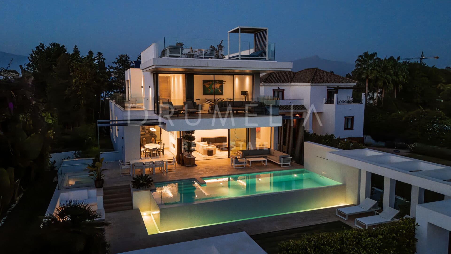 Villa Mirage - Stunning Contemporary Villa, Walking Distance to the Beach, on the New Golden Mile Beachside- Estepona