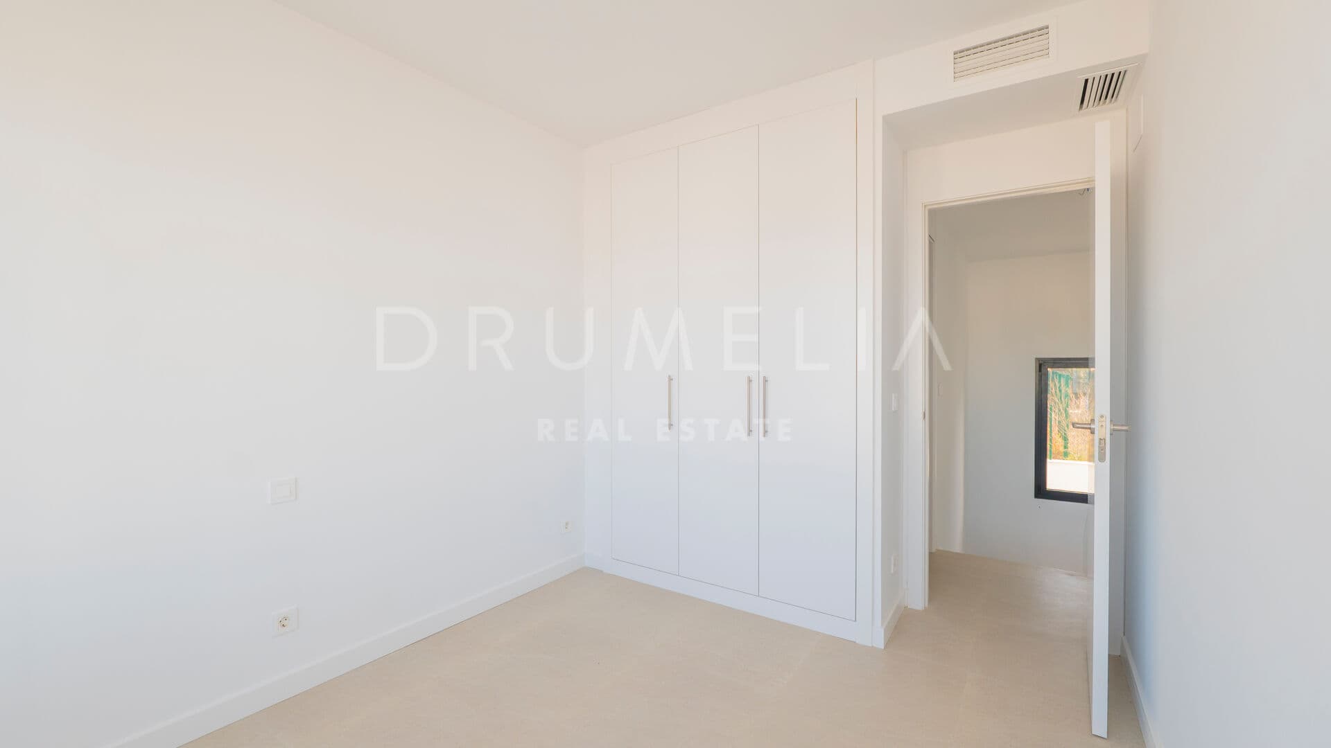 Modern semi-detached villa with pool in Atalaya