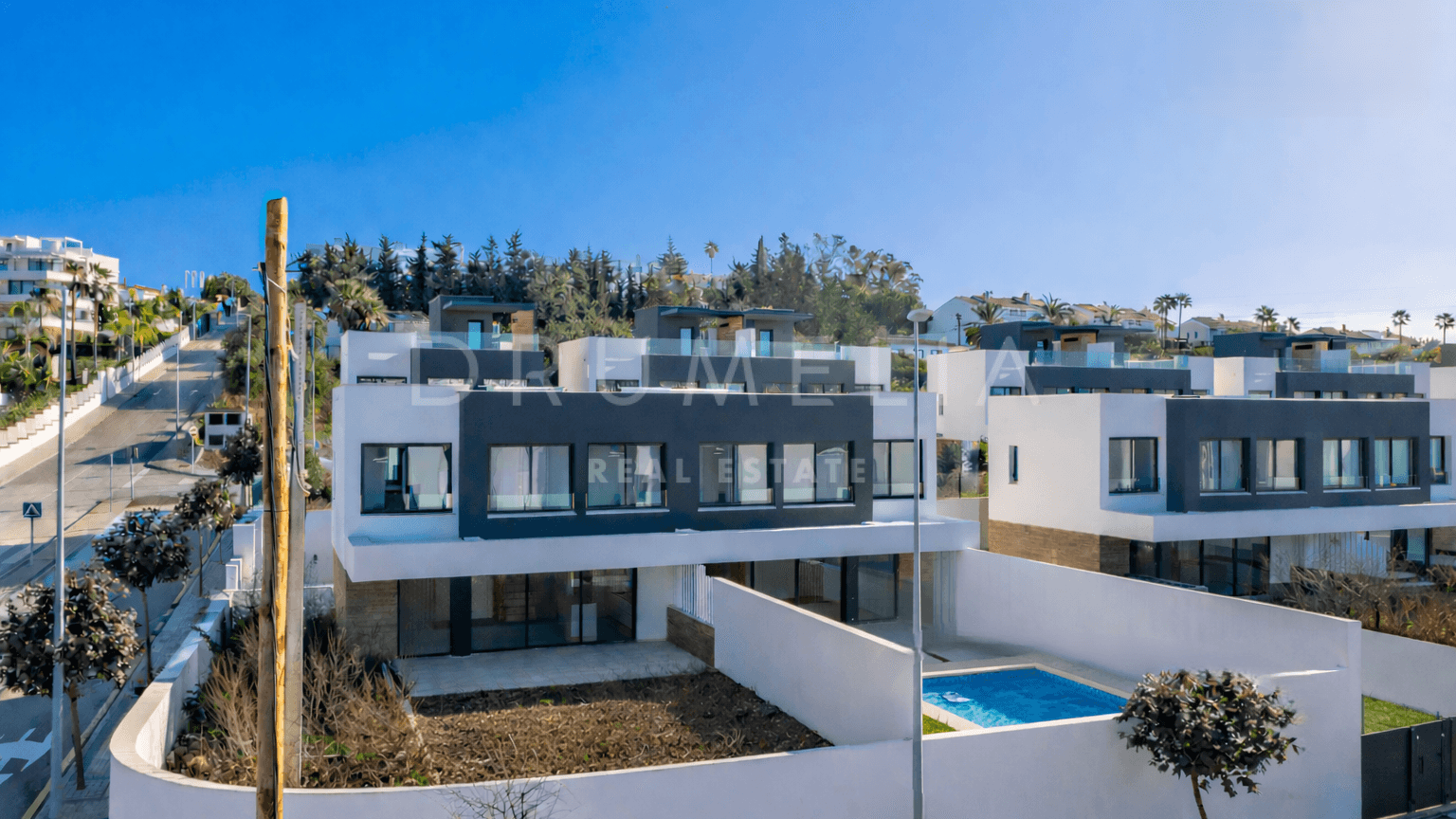 Modern semi-detached villa with pool in Atalaya
