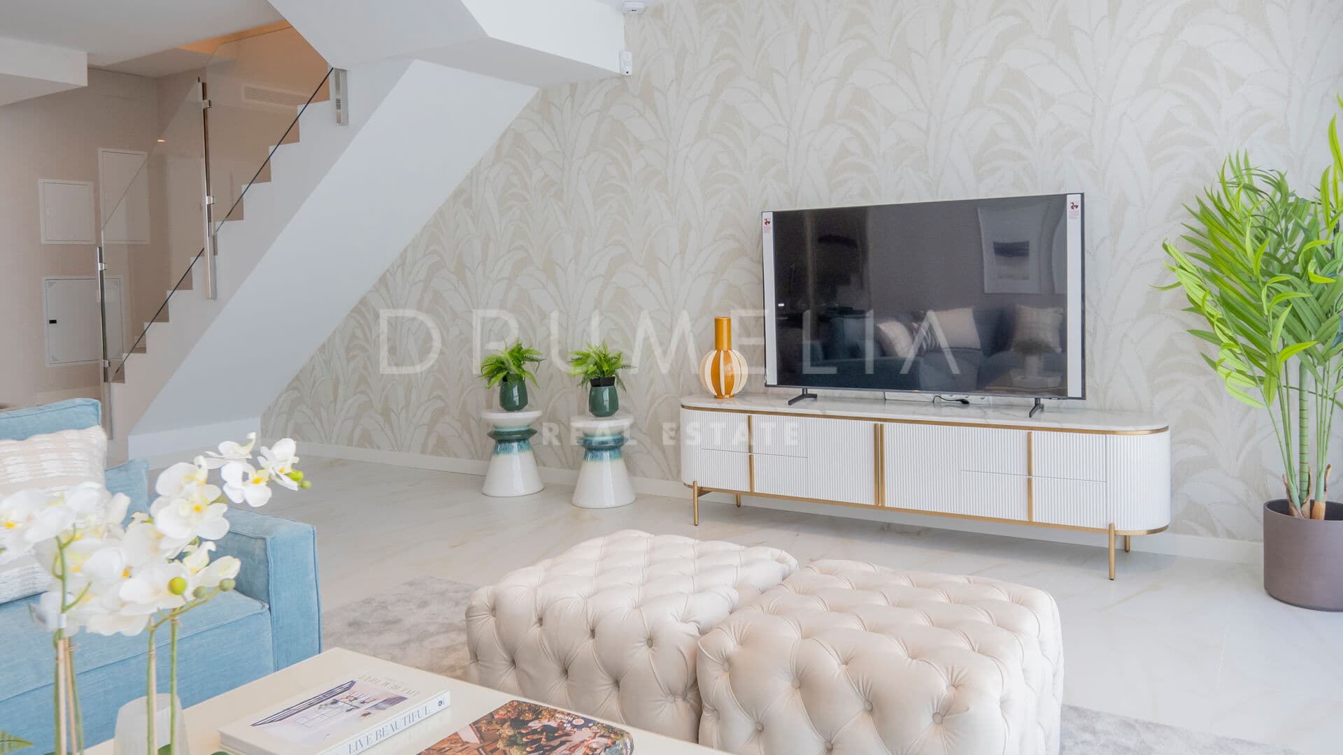 Sophisticated 3-bedroom townhouse in Los Naranjos, Nueva Andalucía