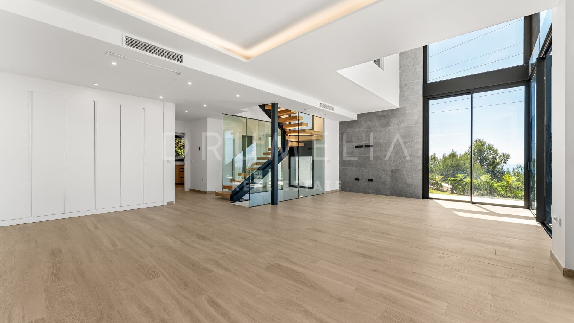 Luxury semi-detached home with rooftop pool and sea views, Río Real, Marbella