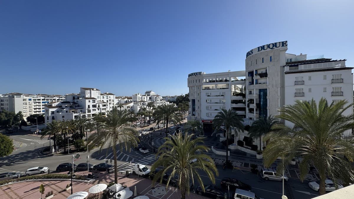 Piso en venta en Puerto Banús, Marbella