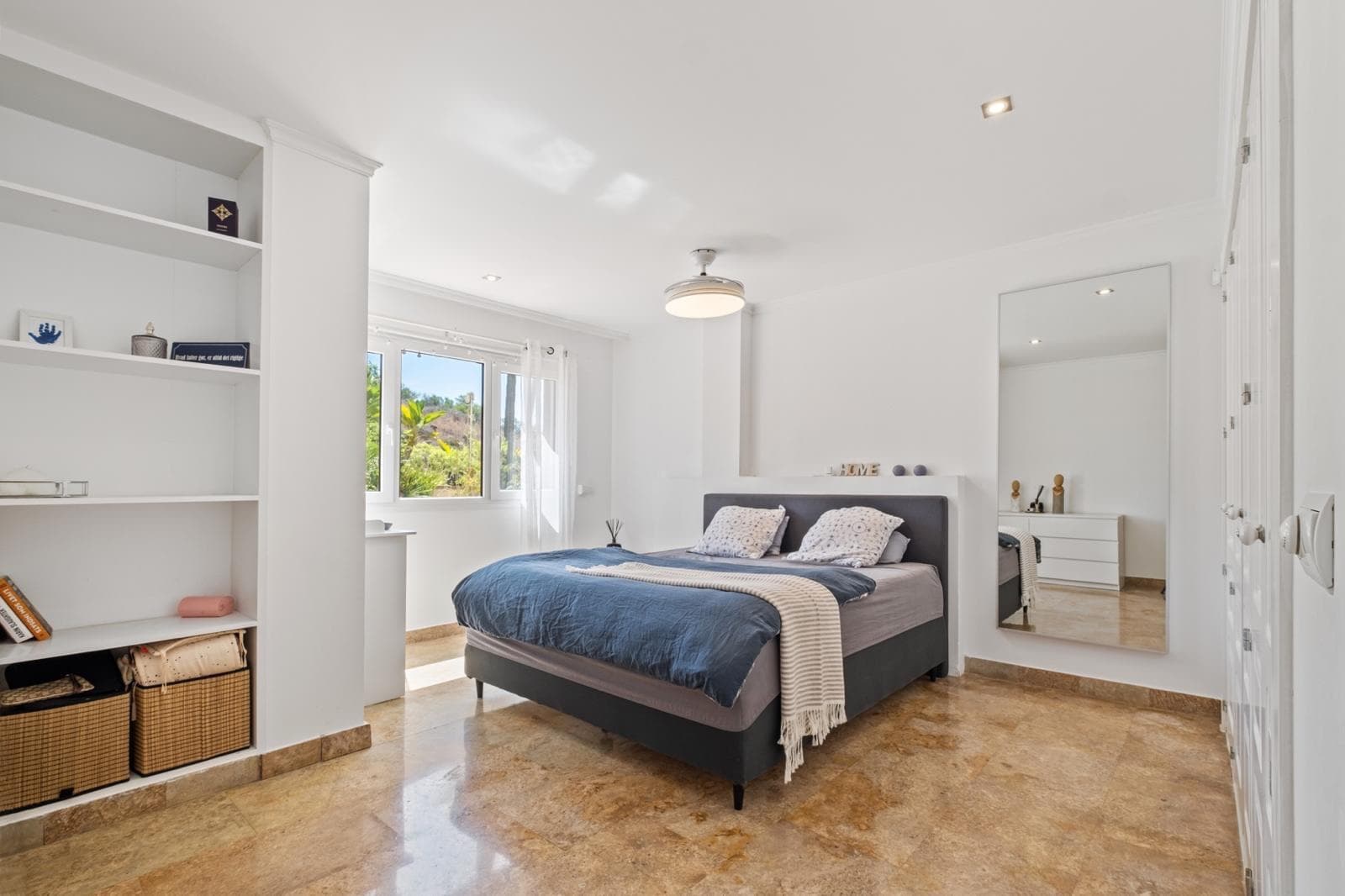 Piso en venta en Milla de Oro, Marbella